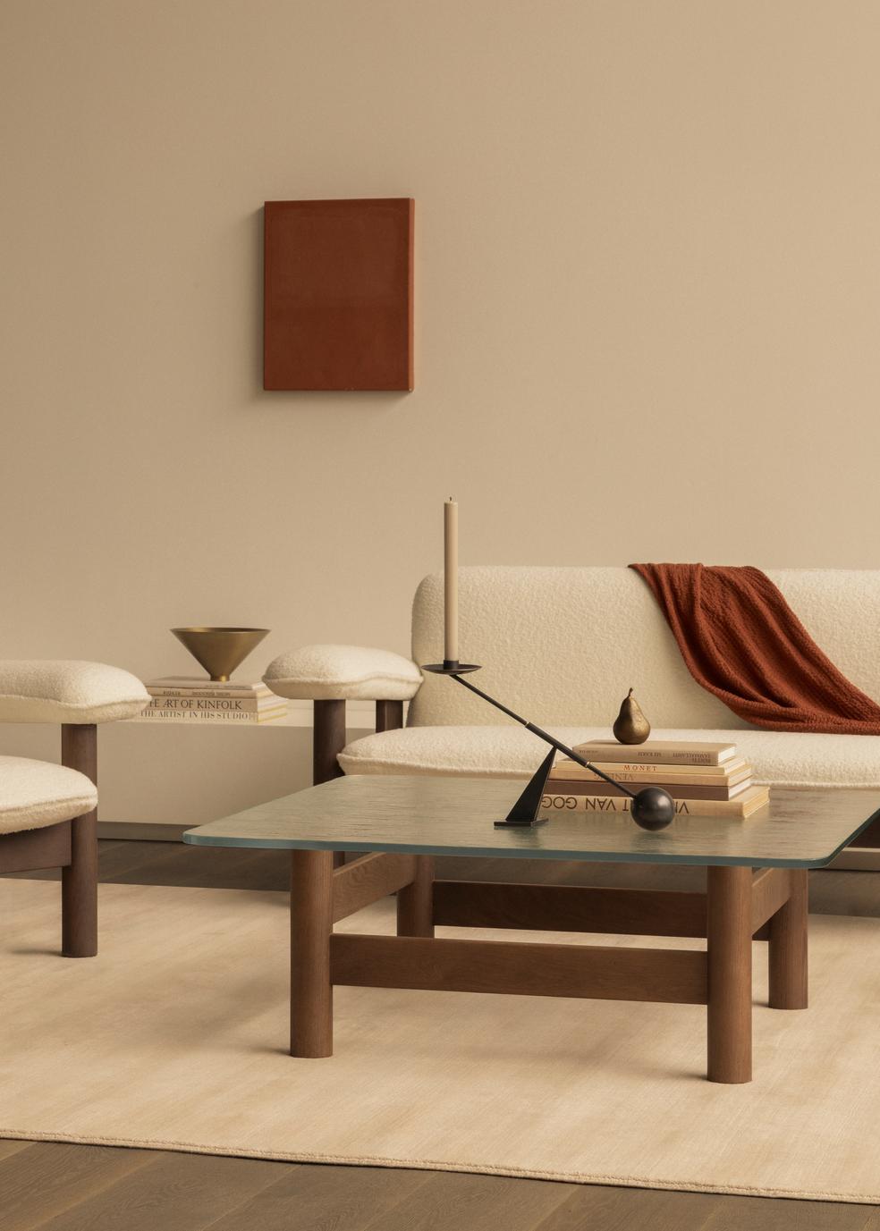 Konferenční stolek BRASILIA se skleněnou deskou a ořechovým podstavcem