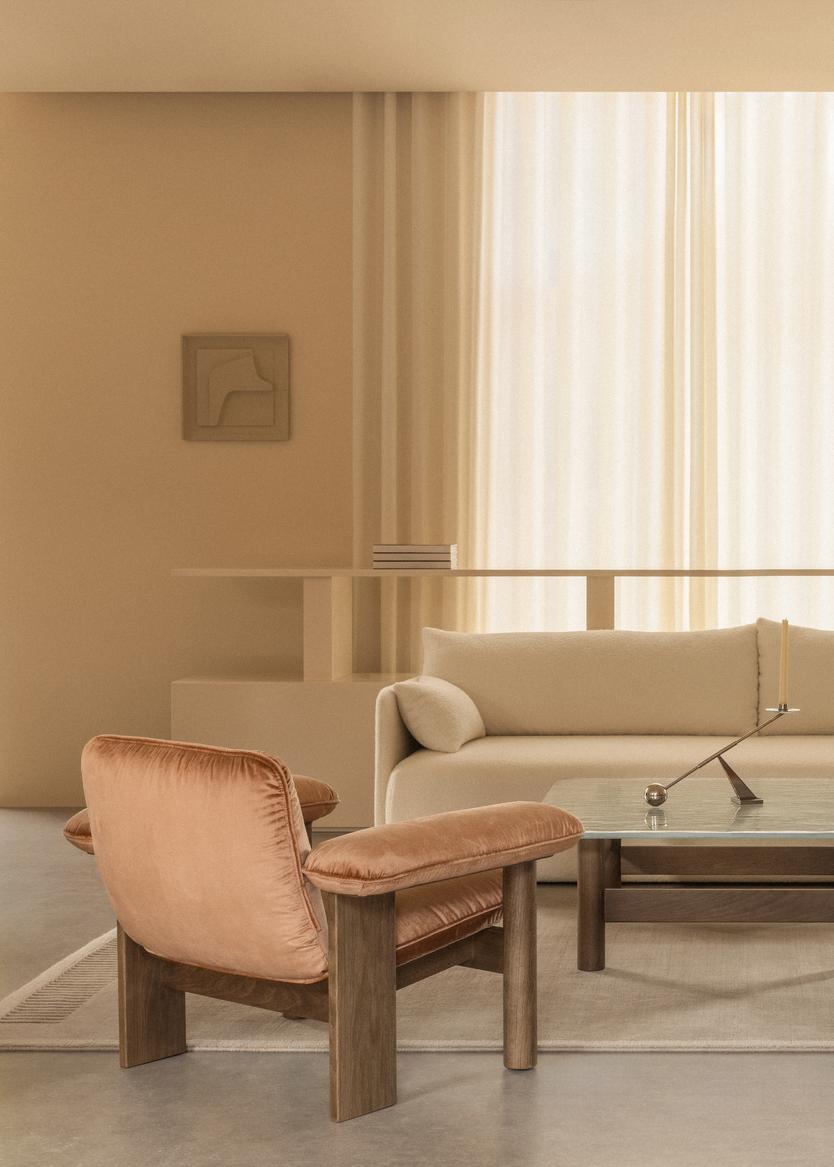 Konferenční stolek BRASILIA se skleněnou deskou a ořechovým podstavcem