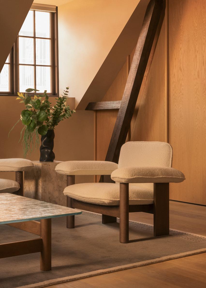 BRASILIA cream armchair with oak base