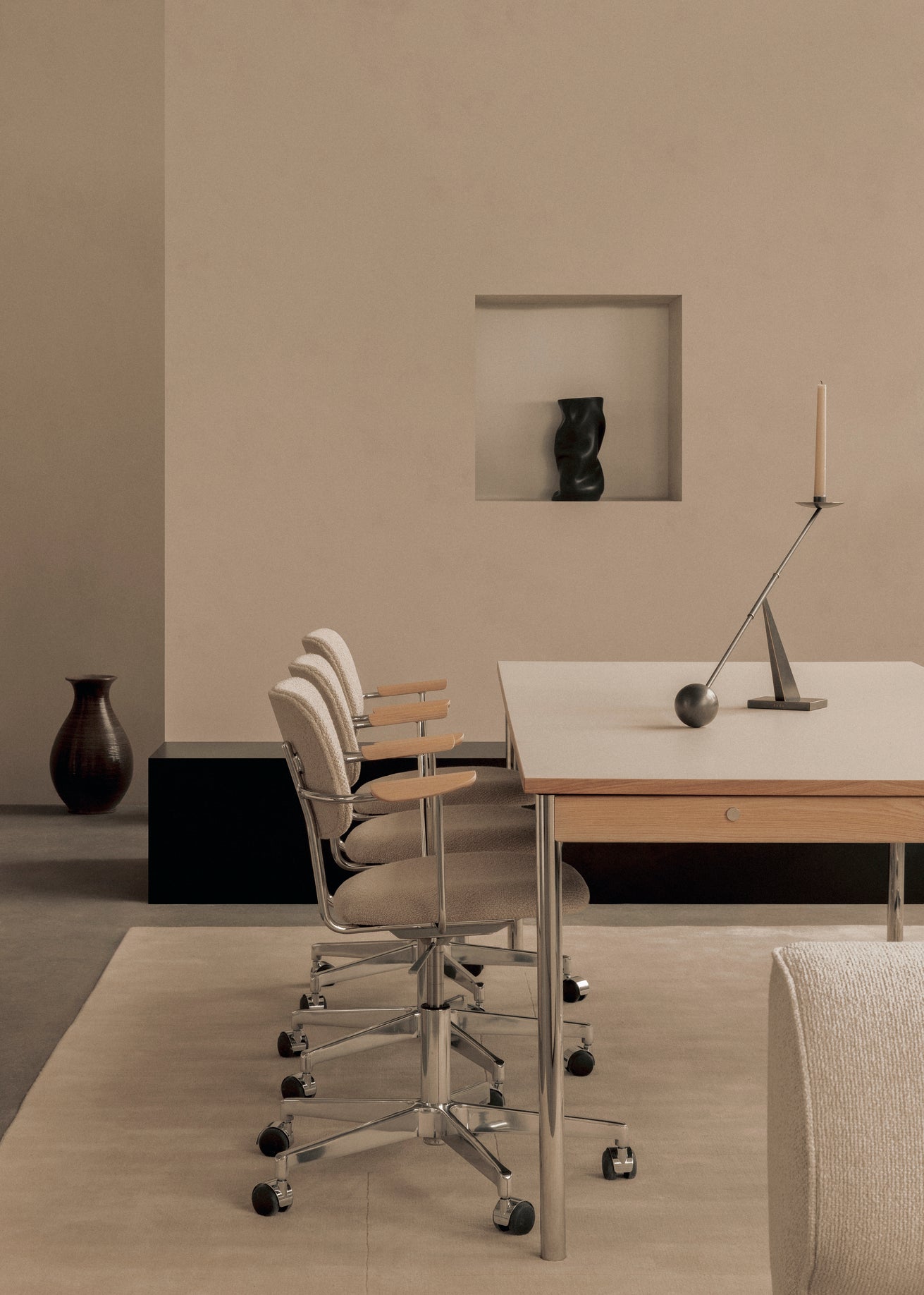 Stůl CO krémový laminát s chromovanou základnou