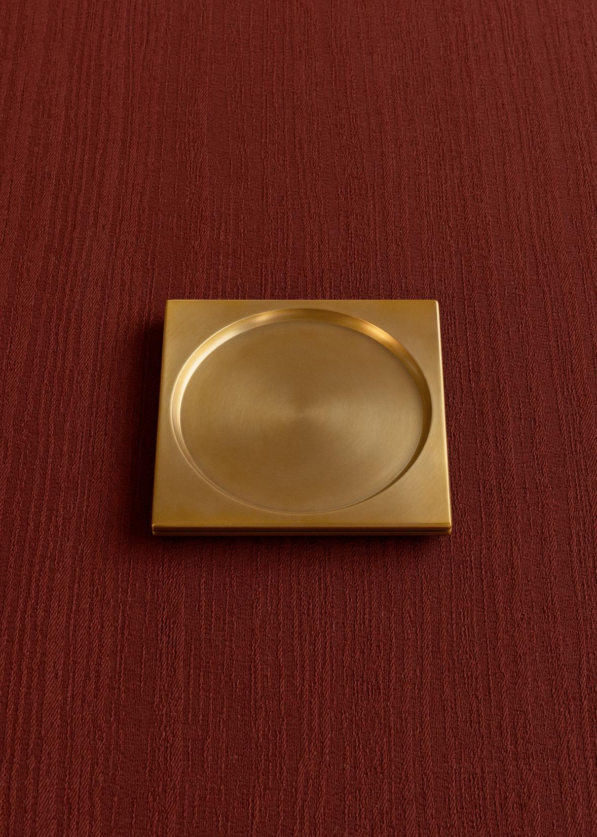 DIVOT brass tray