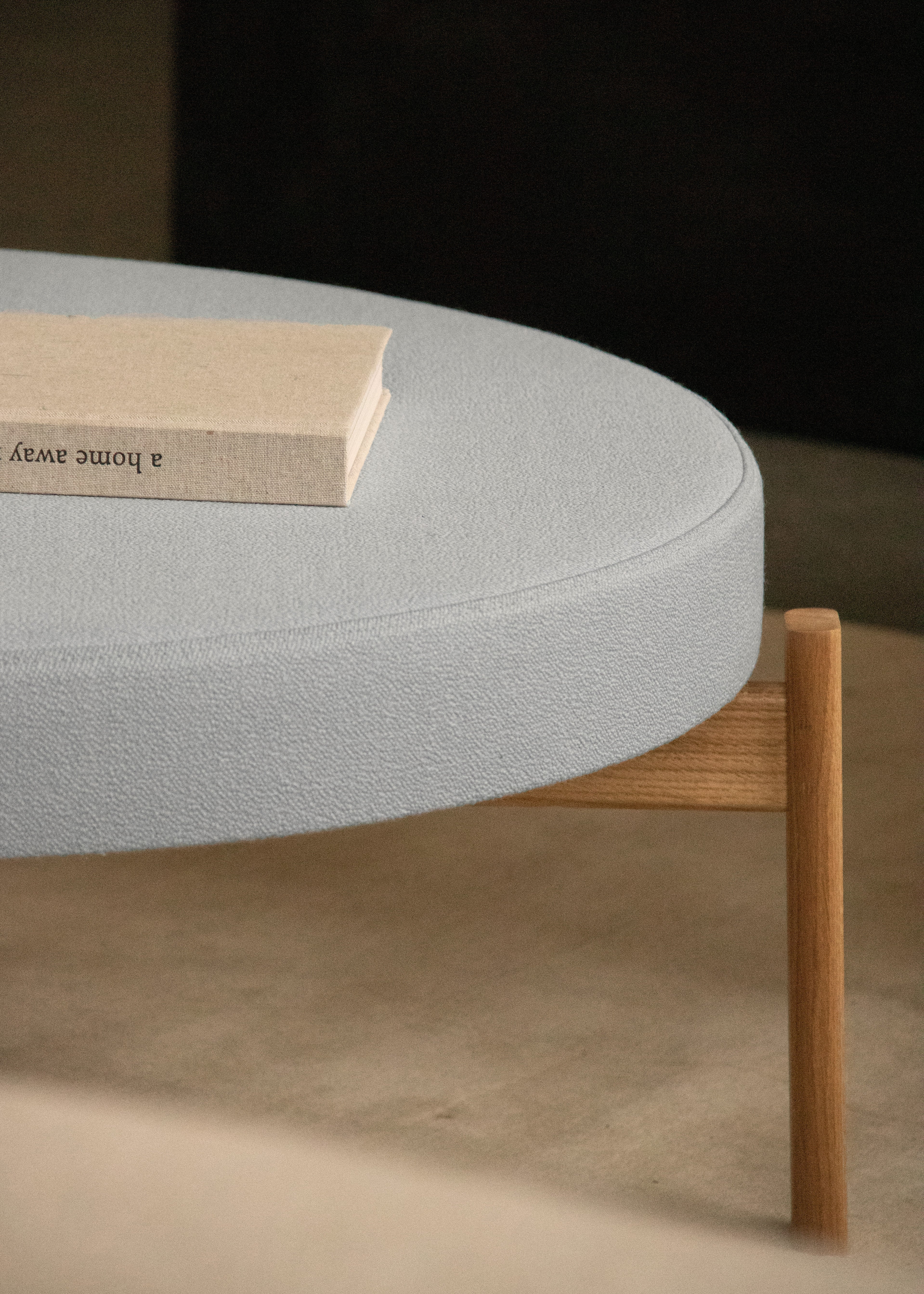 PASSAGE pink pouf with walnut base