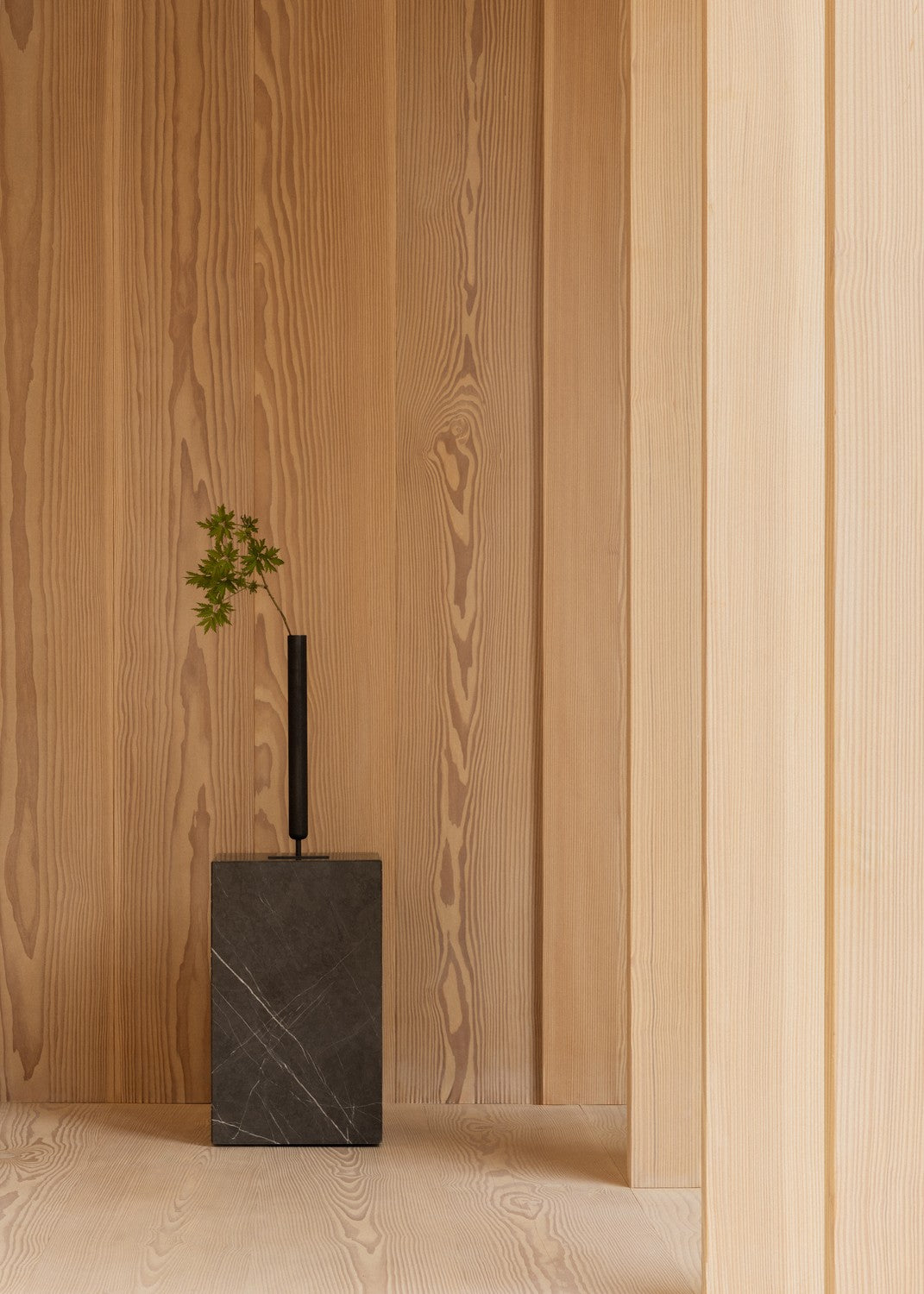 Váza STANCE bronzová mosaz