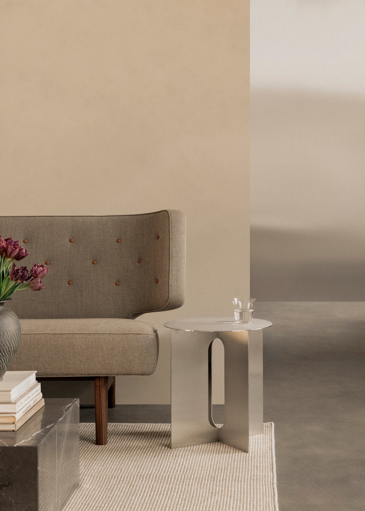 2-seater Sofa RADIOHUS light gray with walnut base