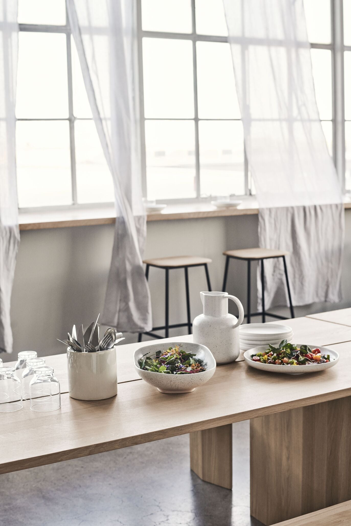 Hoker FACET bělené dubové dřevo