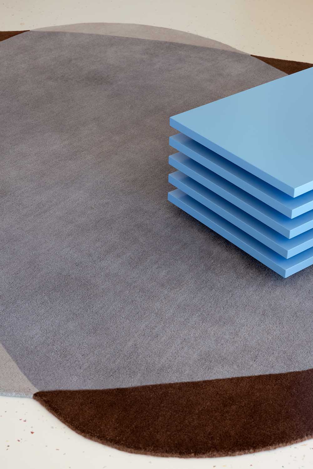 Oval rug ELEMENT CHAD brown with blue