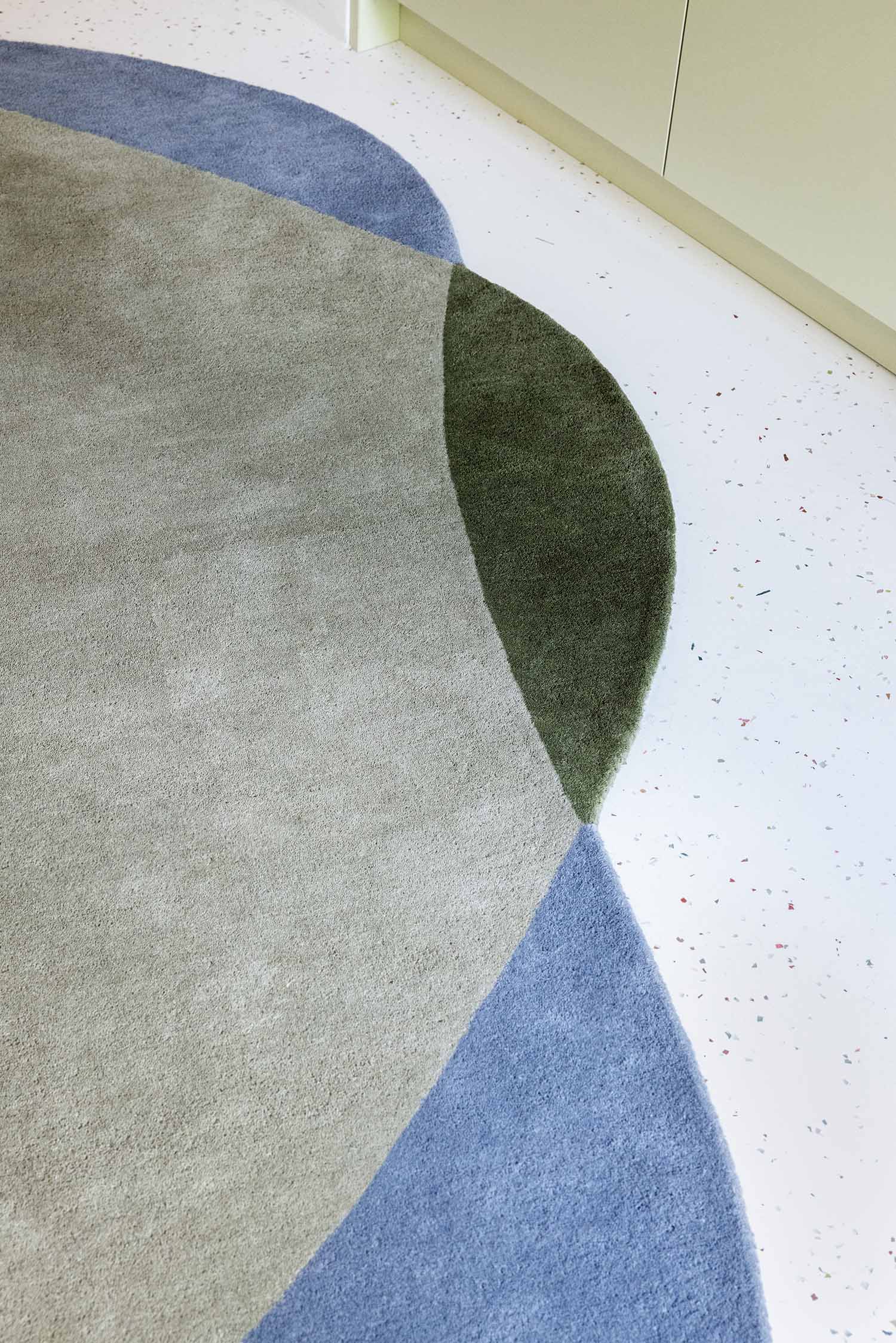 Oval rug ELEMENT CHAD green with blue