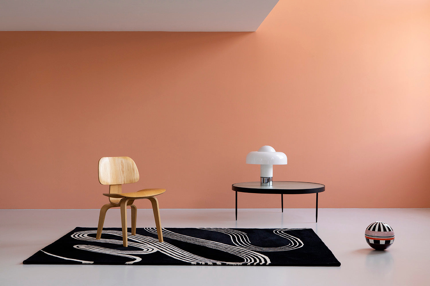 Koberec DECOR FLOW černý s béžovým vzorem