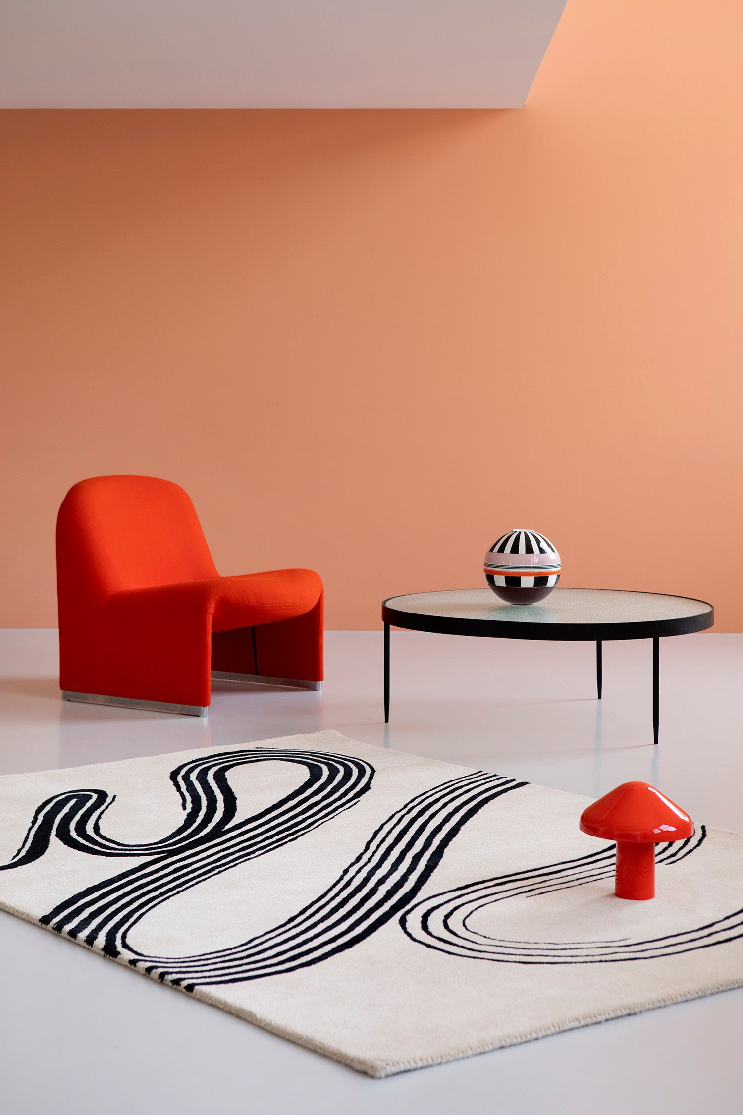 Koberec DECOR FLOW béžový s černým vzorem