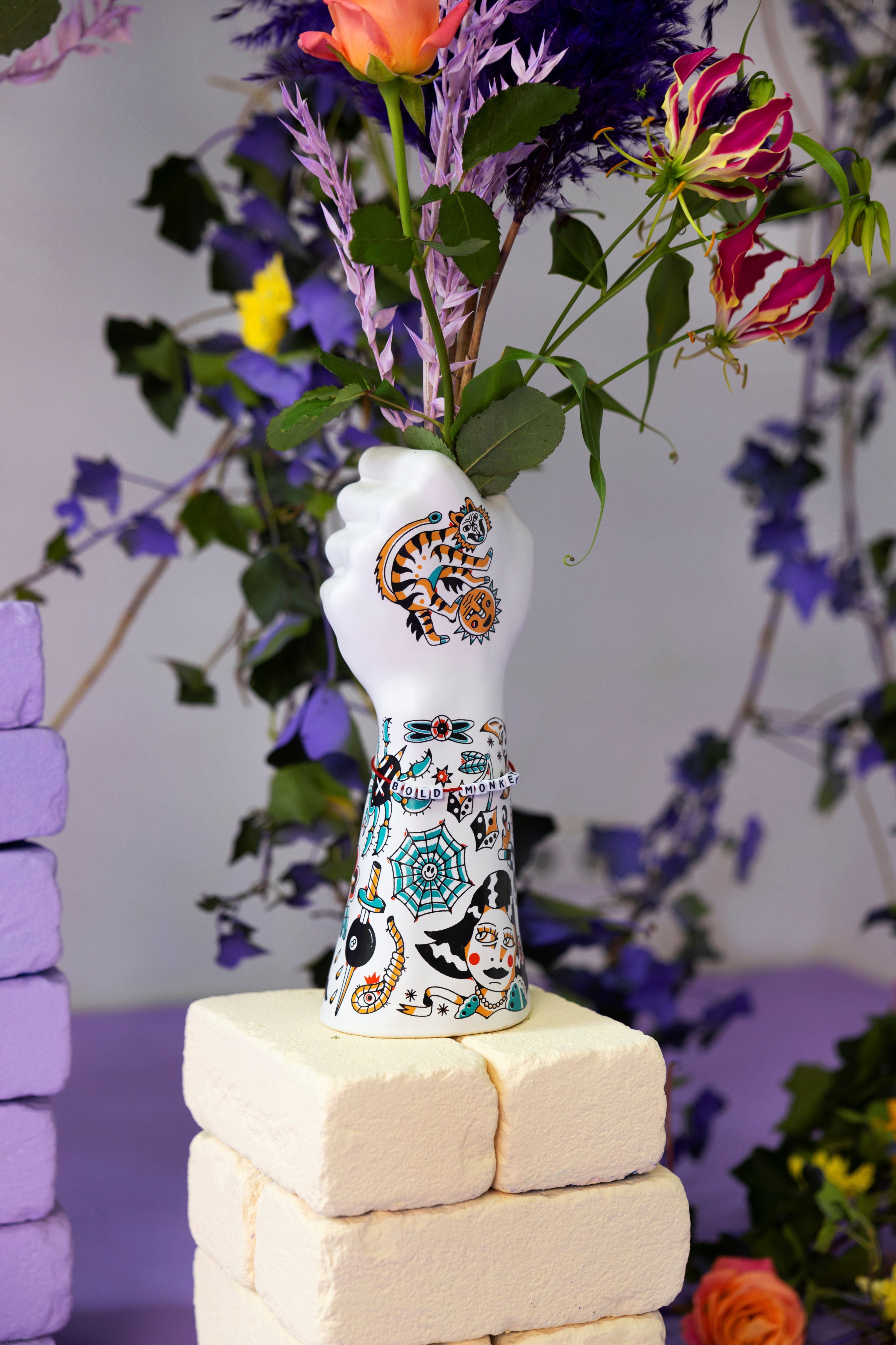 LIBERTY MATTERS vase white with colorful pattern