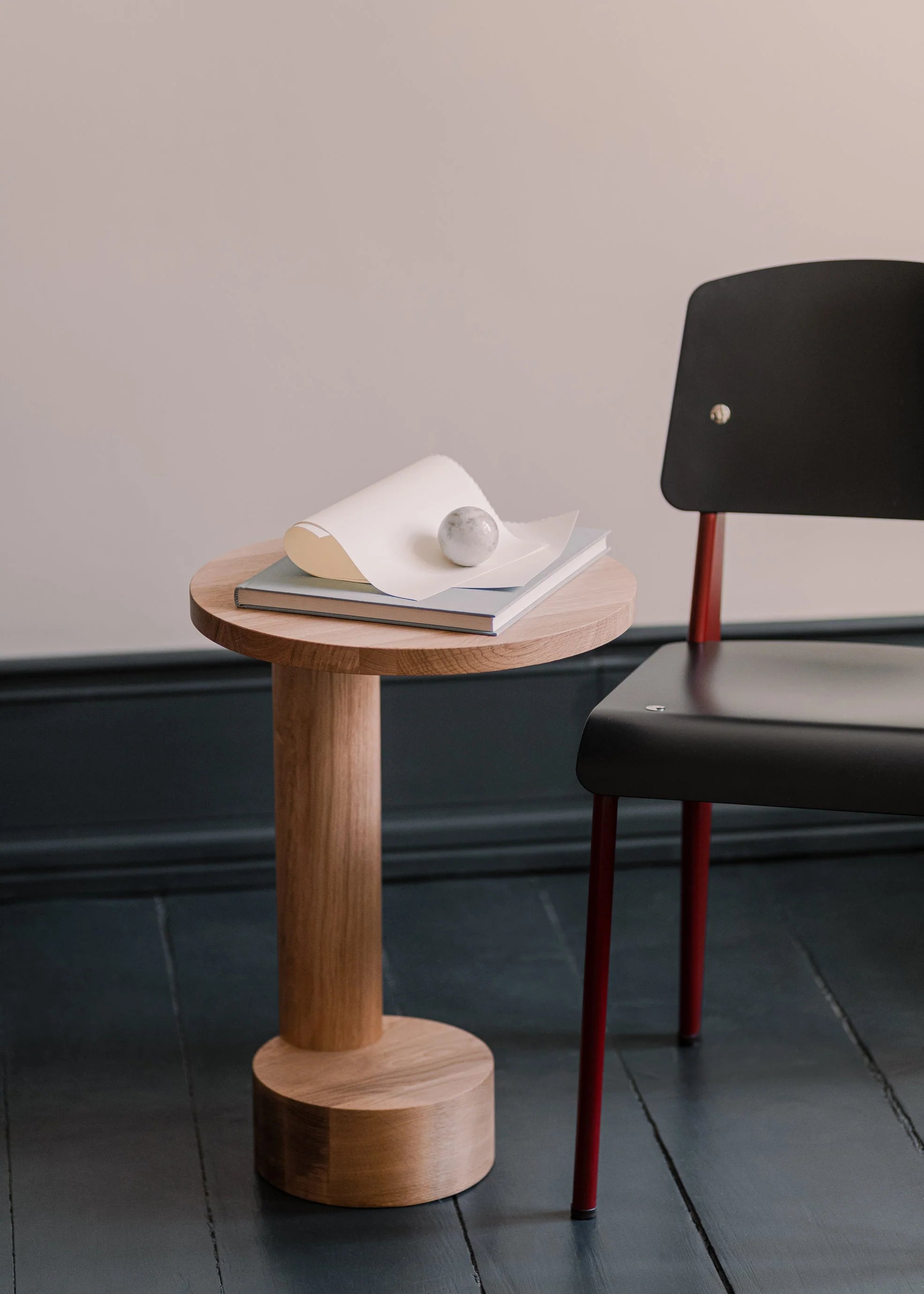 Boční stolek BOLD z dubového dřeva