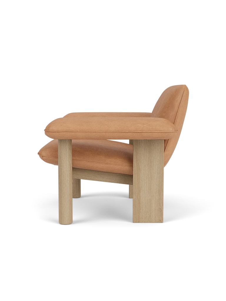 BRASILIA armchair in cognac leather with oak base