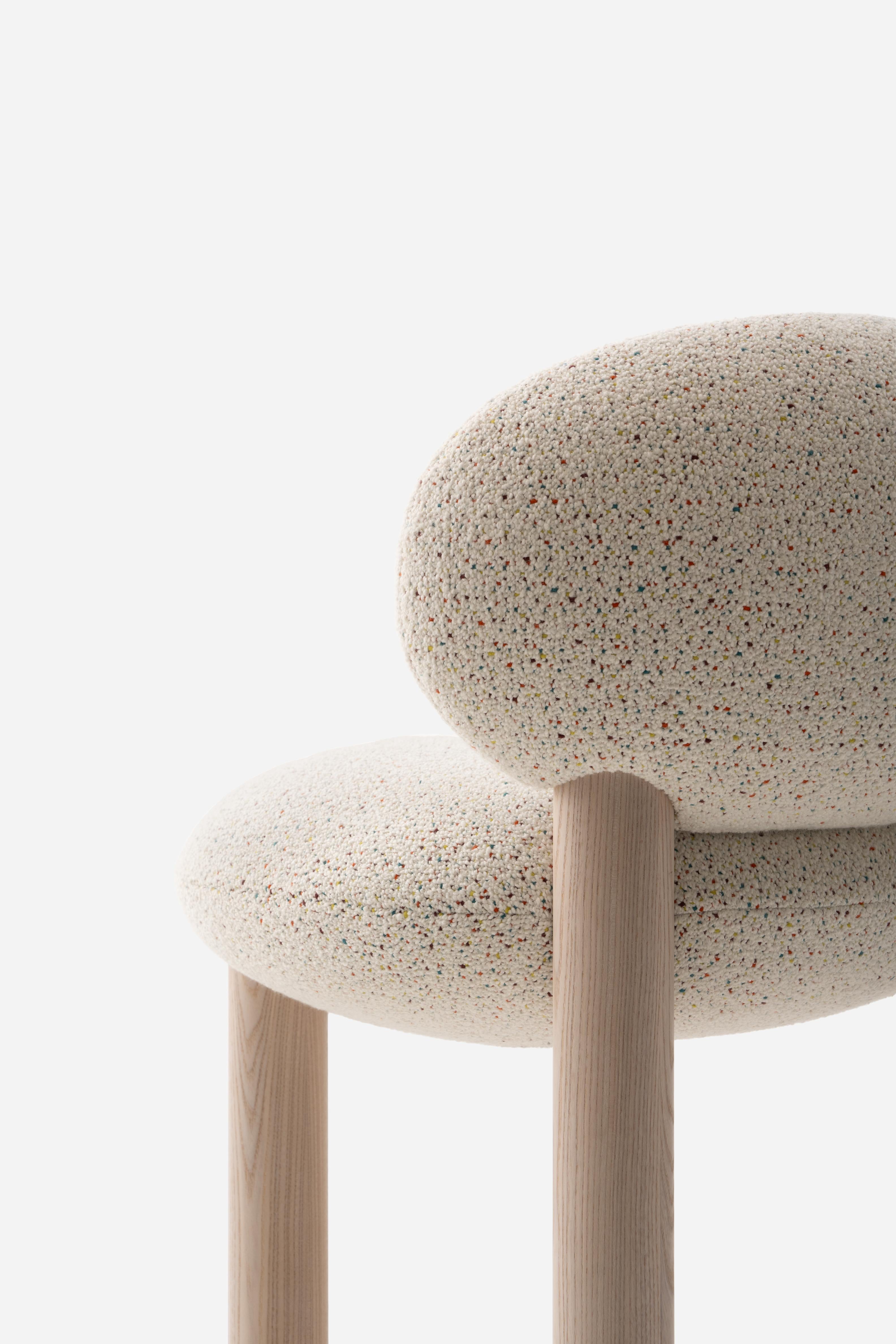 FLOCK CS2 upholstered bar stool with wooden base