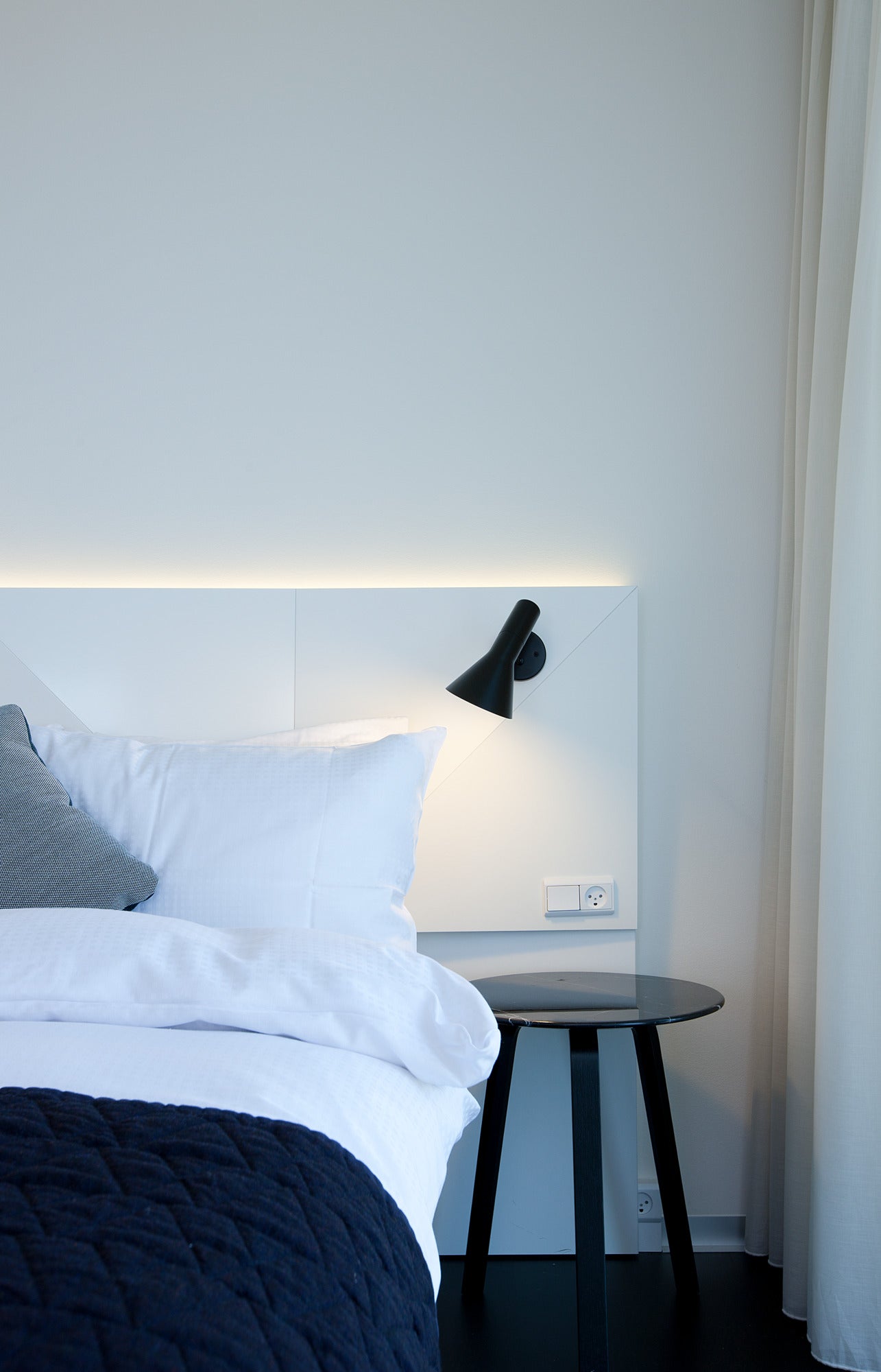 Nástěnná lampa AJ černá