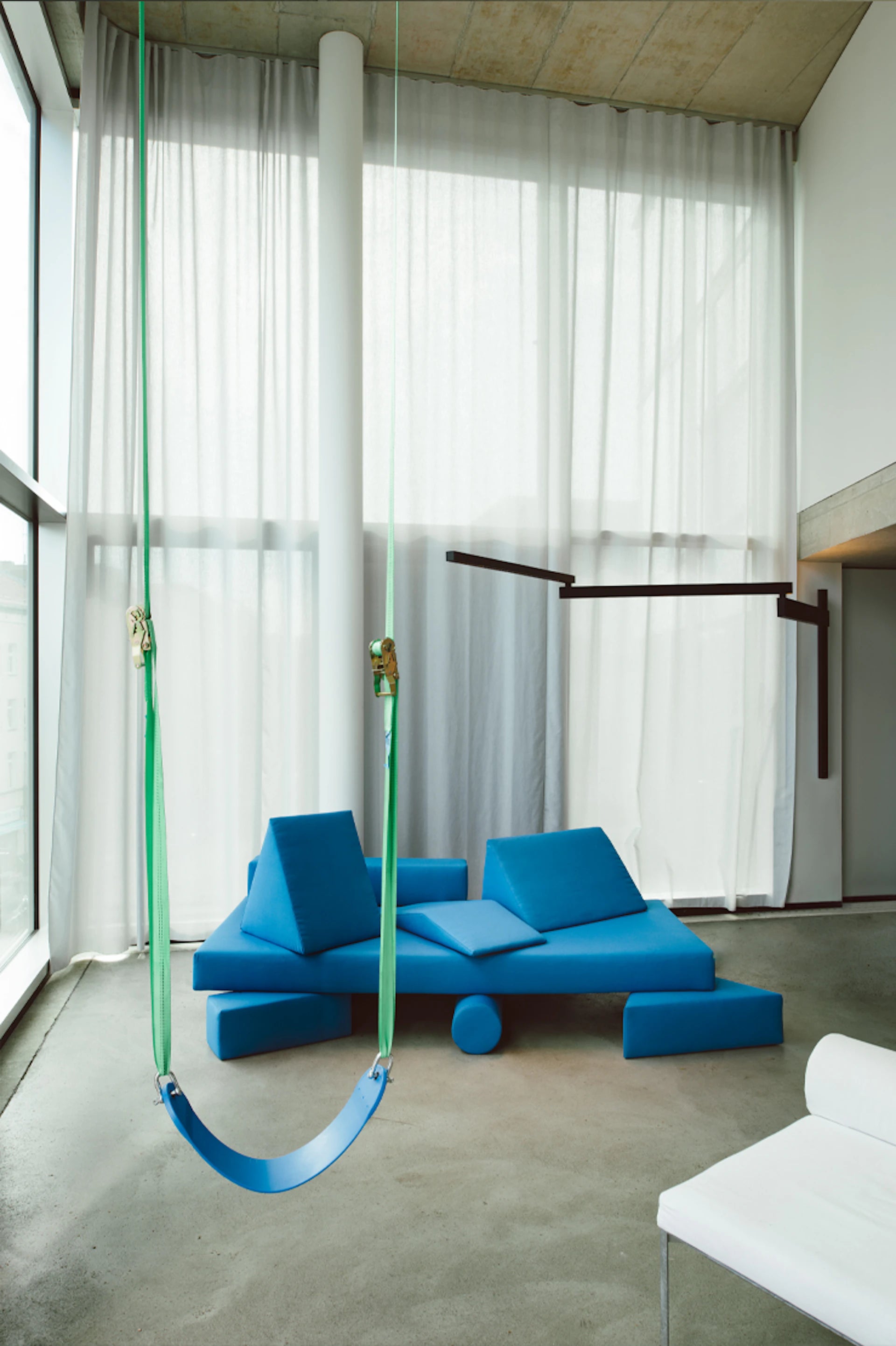 BLACK FLAG wall lamp with arm black