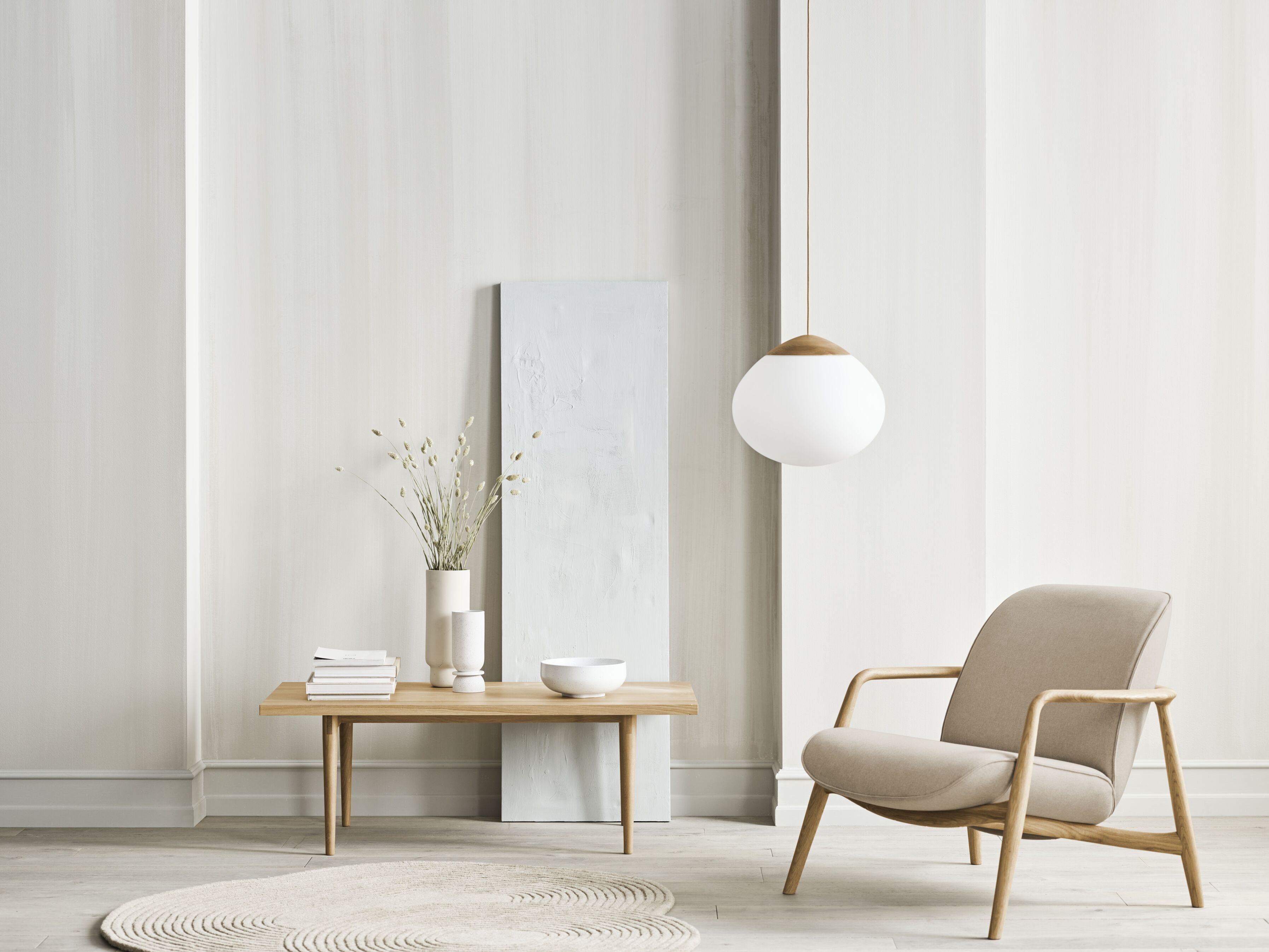 Křeslo BOWIE na dubovém podstavci