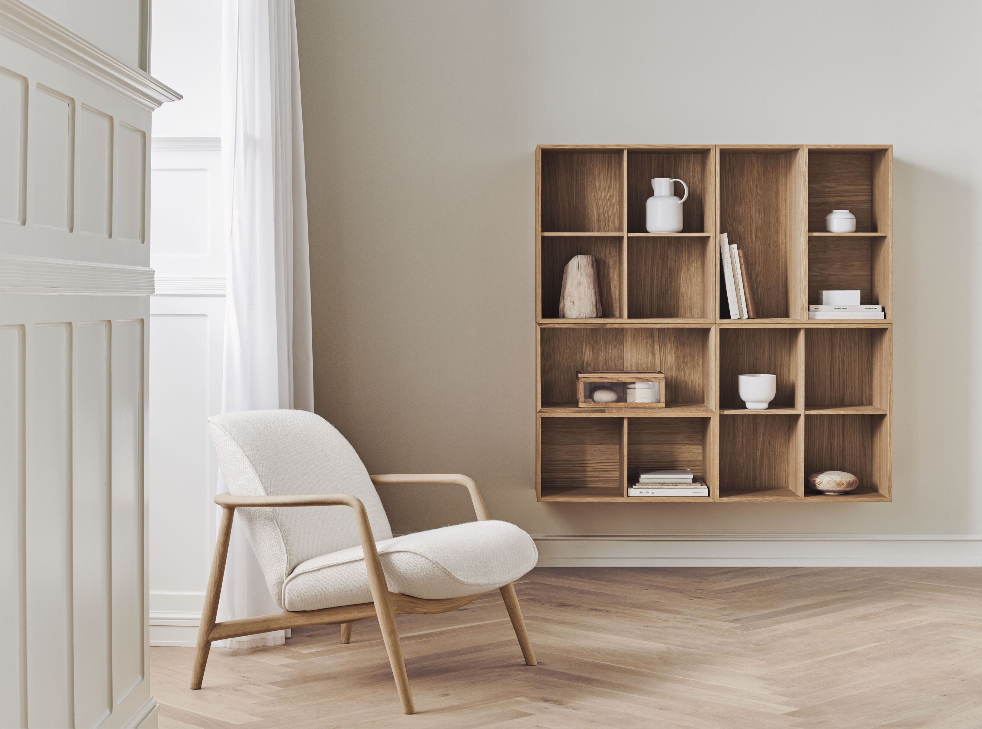 Křeslo BOWIE na dubovém podstavci