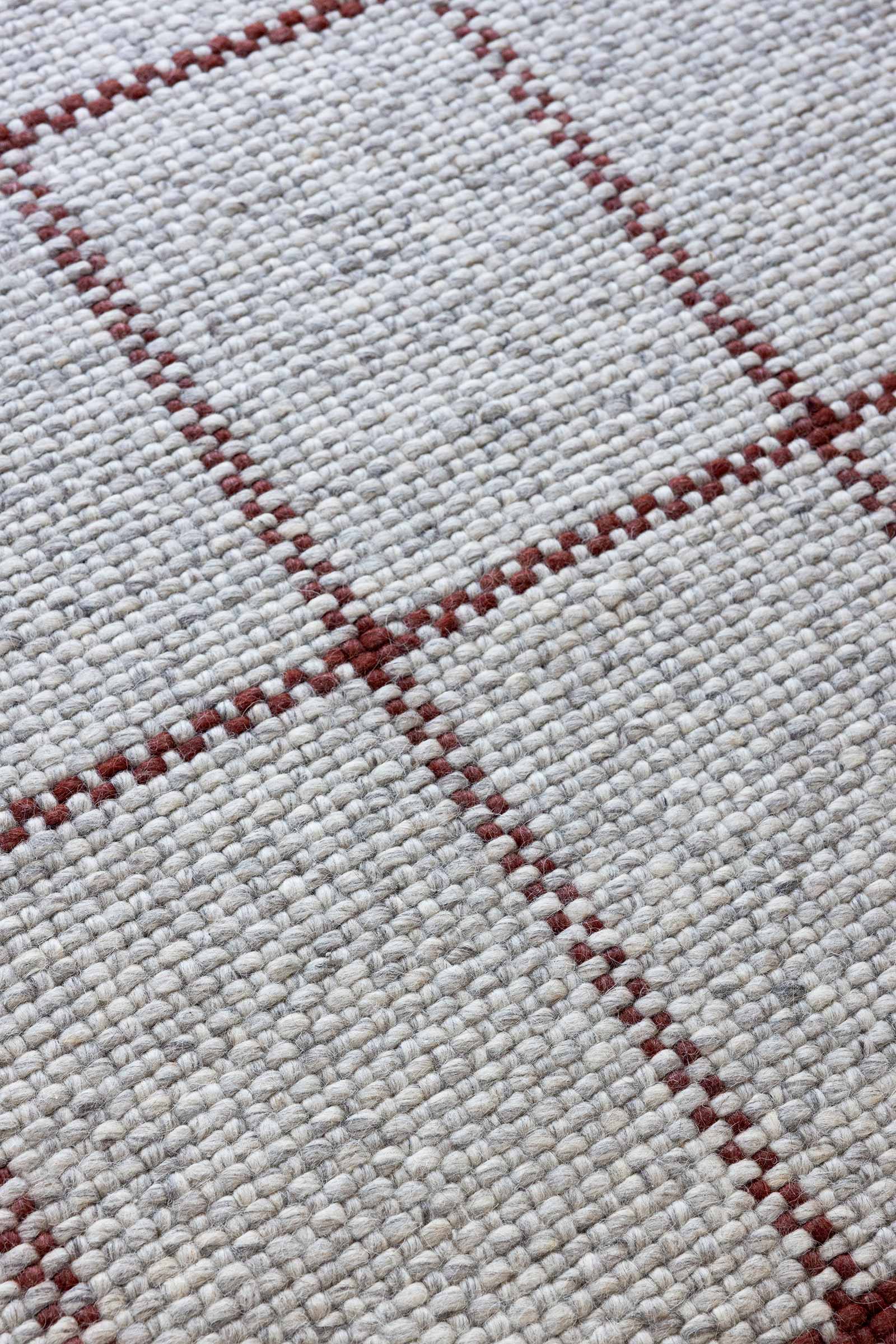 Koberec CRAFT MATTER CHECK šedý s bordó
