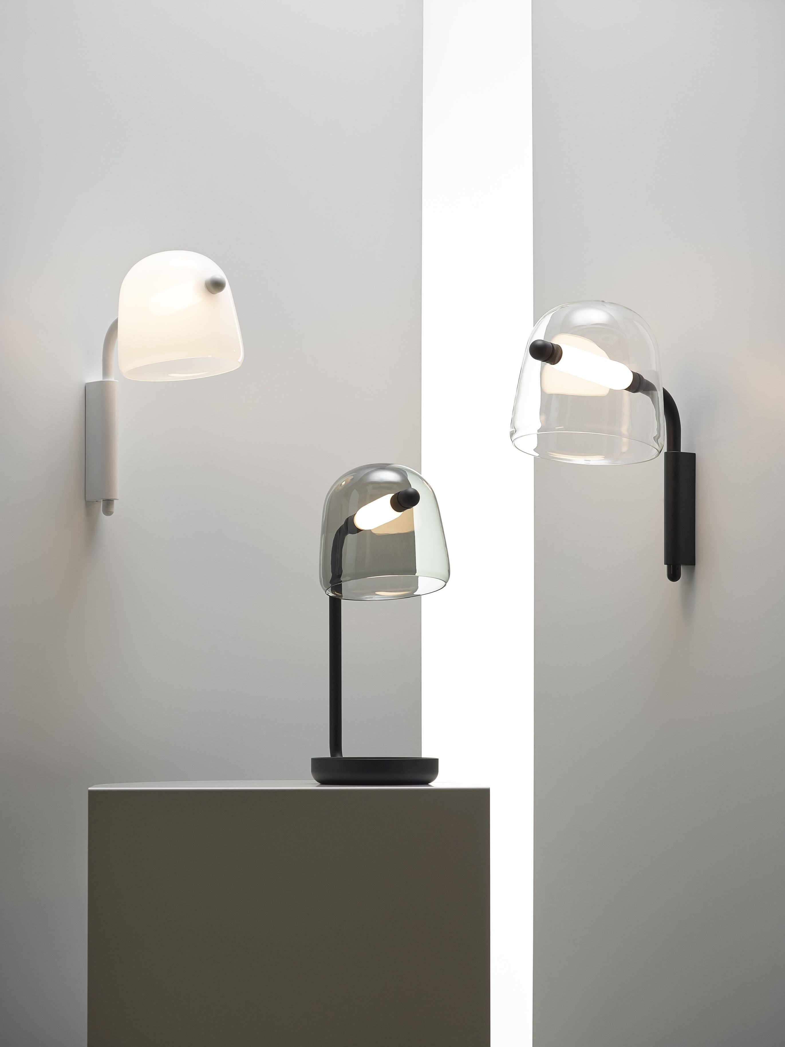 Wall lamp can be black base