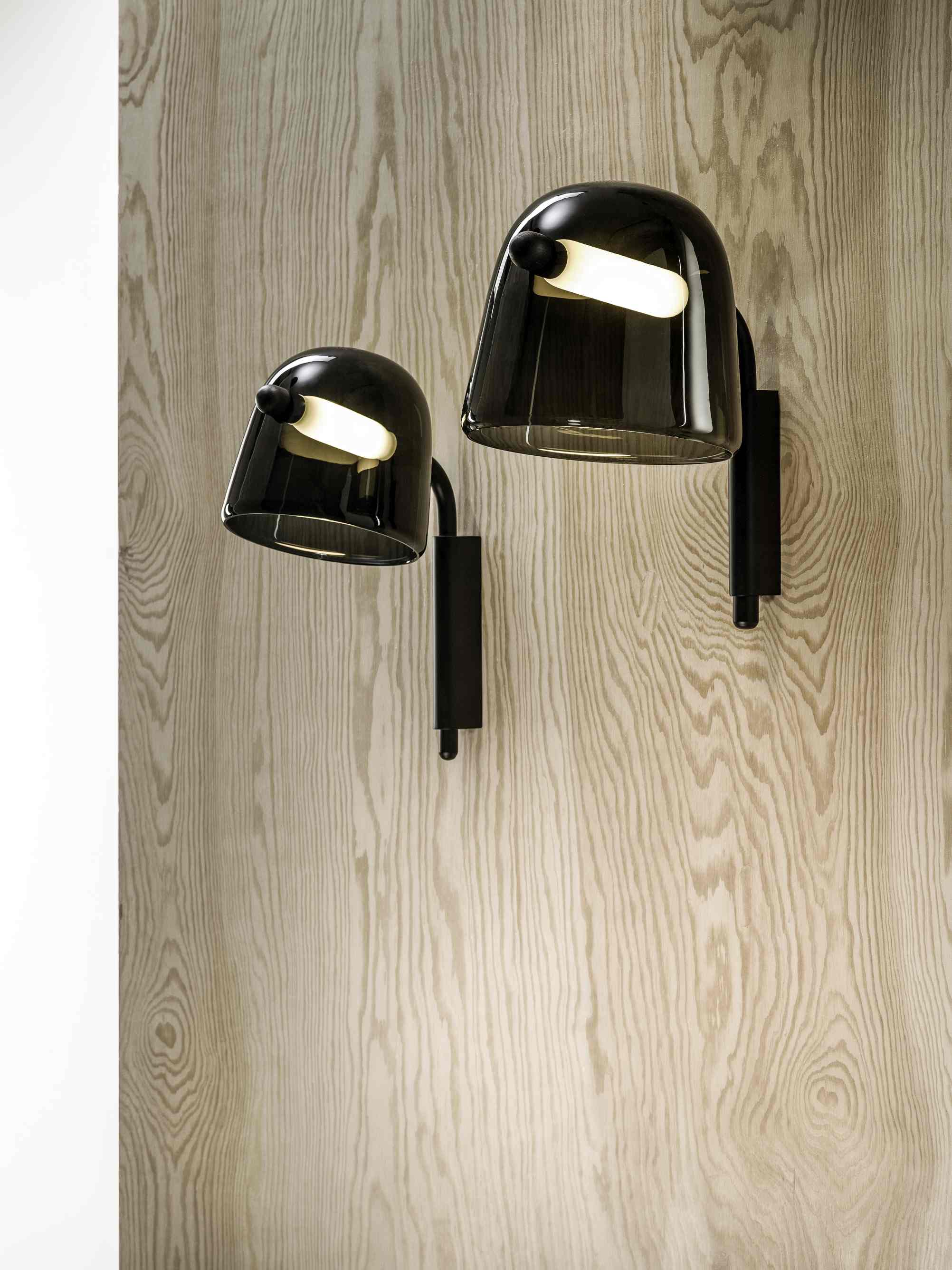 Wall lamp can be black base