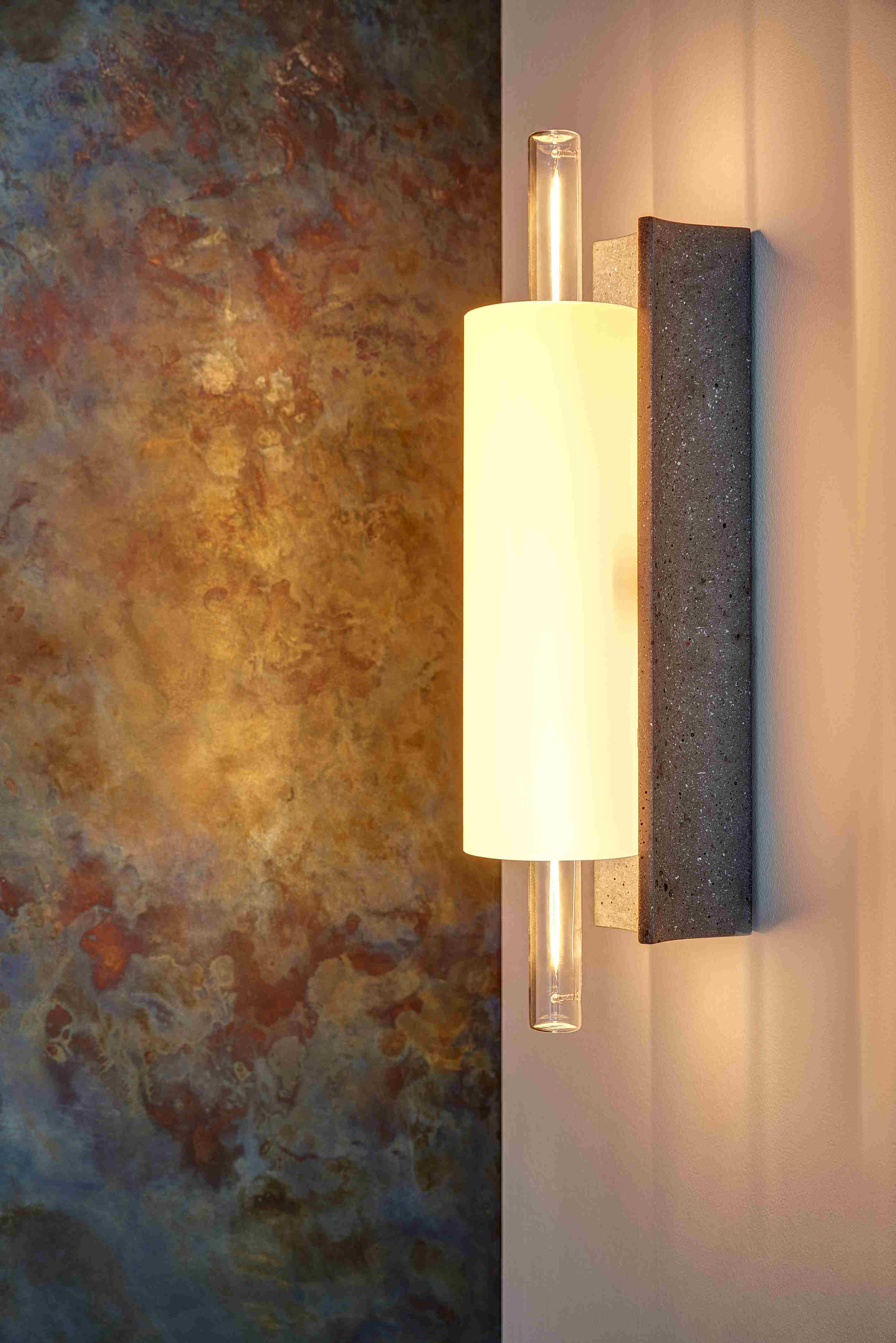 Overlay concrete wall lamp