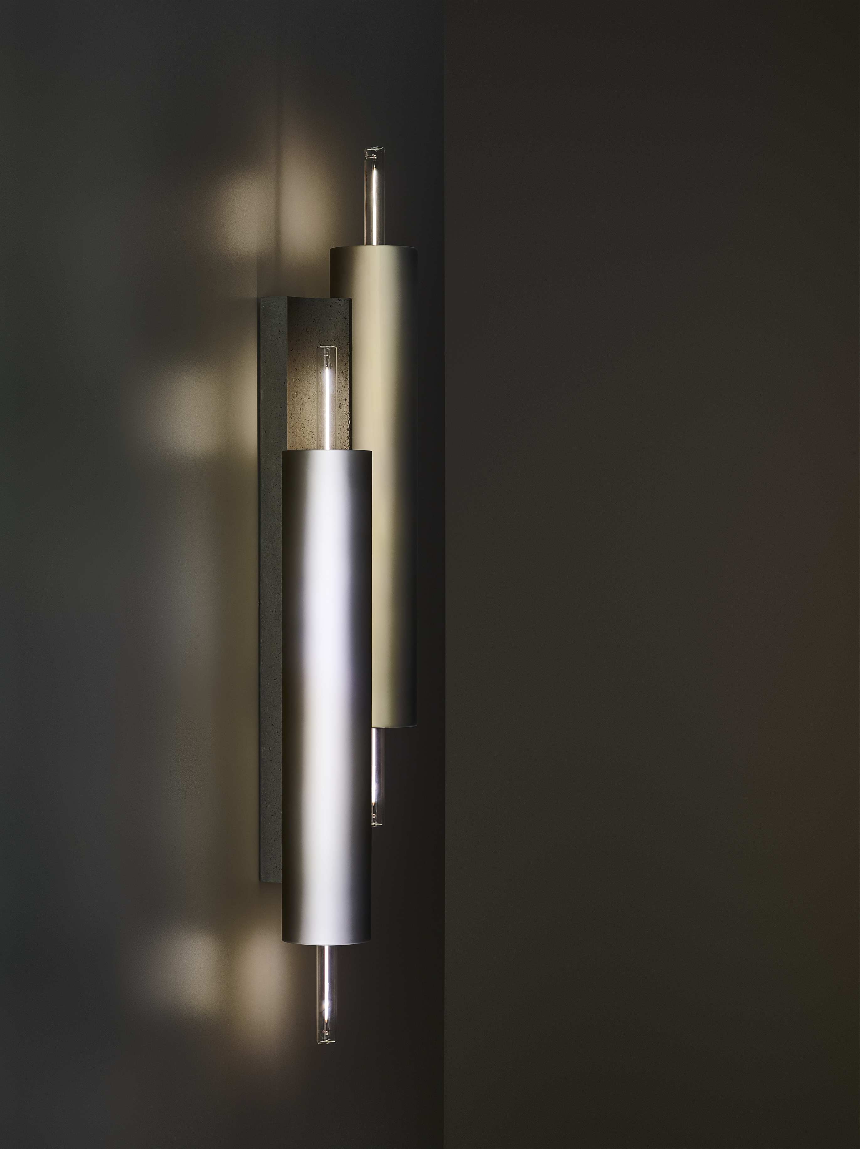 Overlay concrete wall lamp