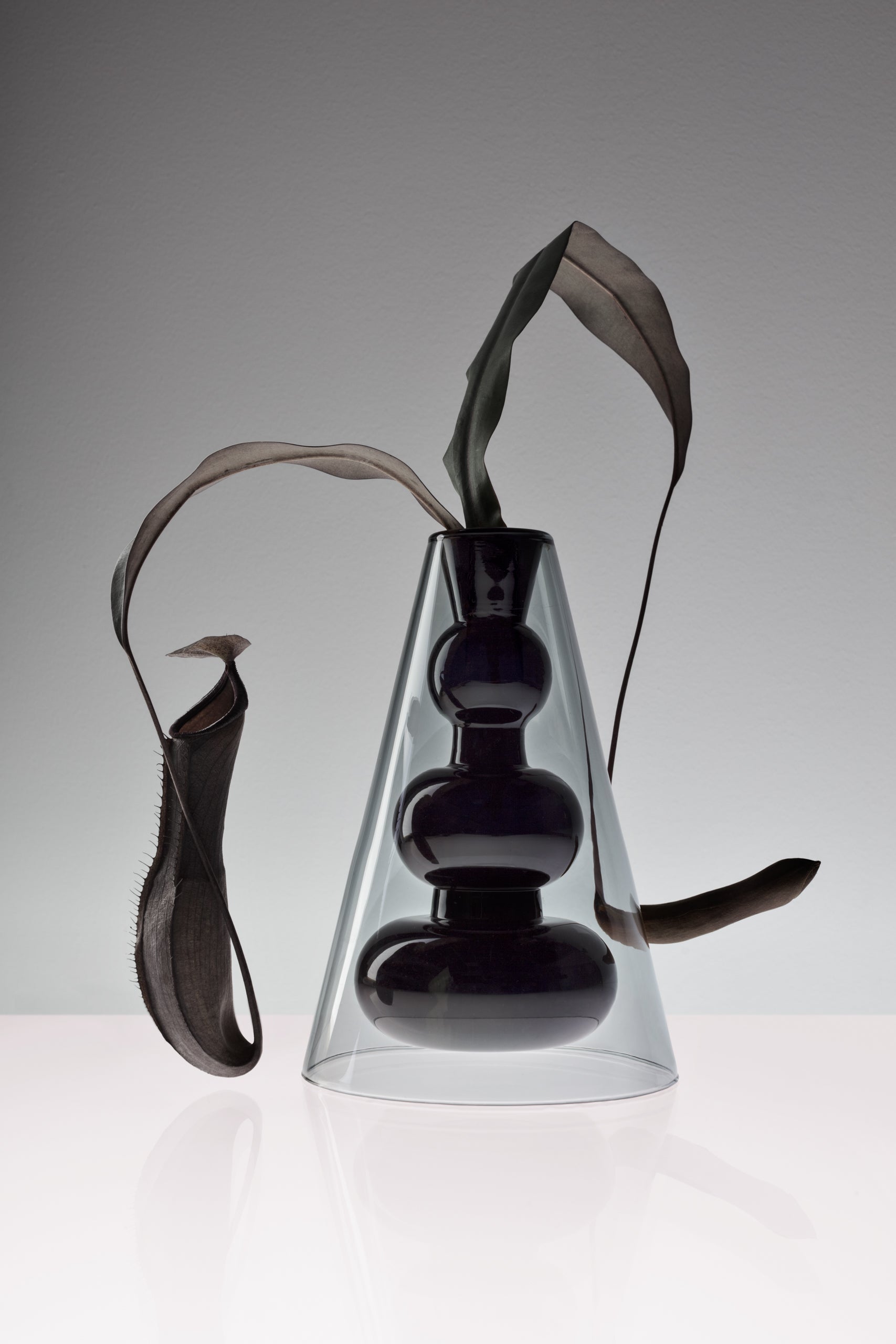 Váza BUMP CONE černé sklo