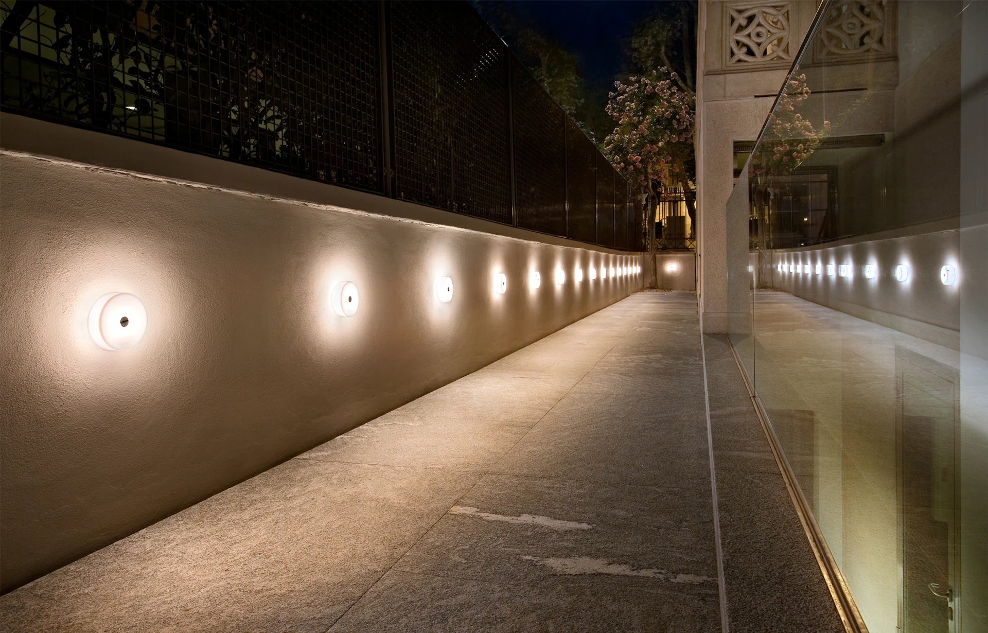 Stropní svítidlo BUTTON opálové sklo