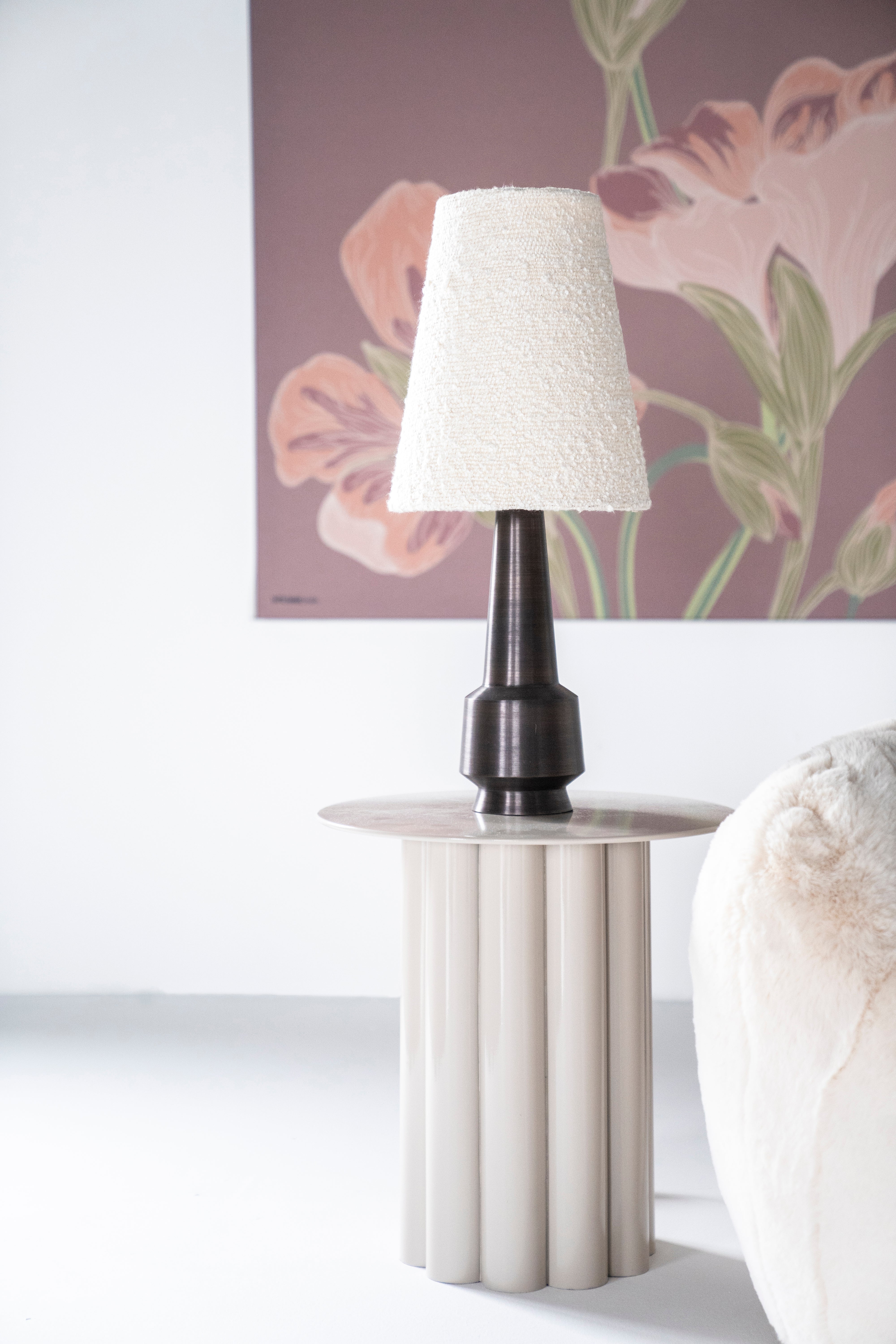 Stolní lampa DAWN světle béžová s tmavě hnědým podstavcem