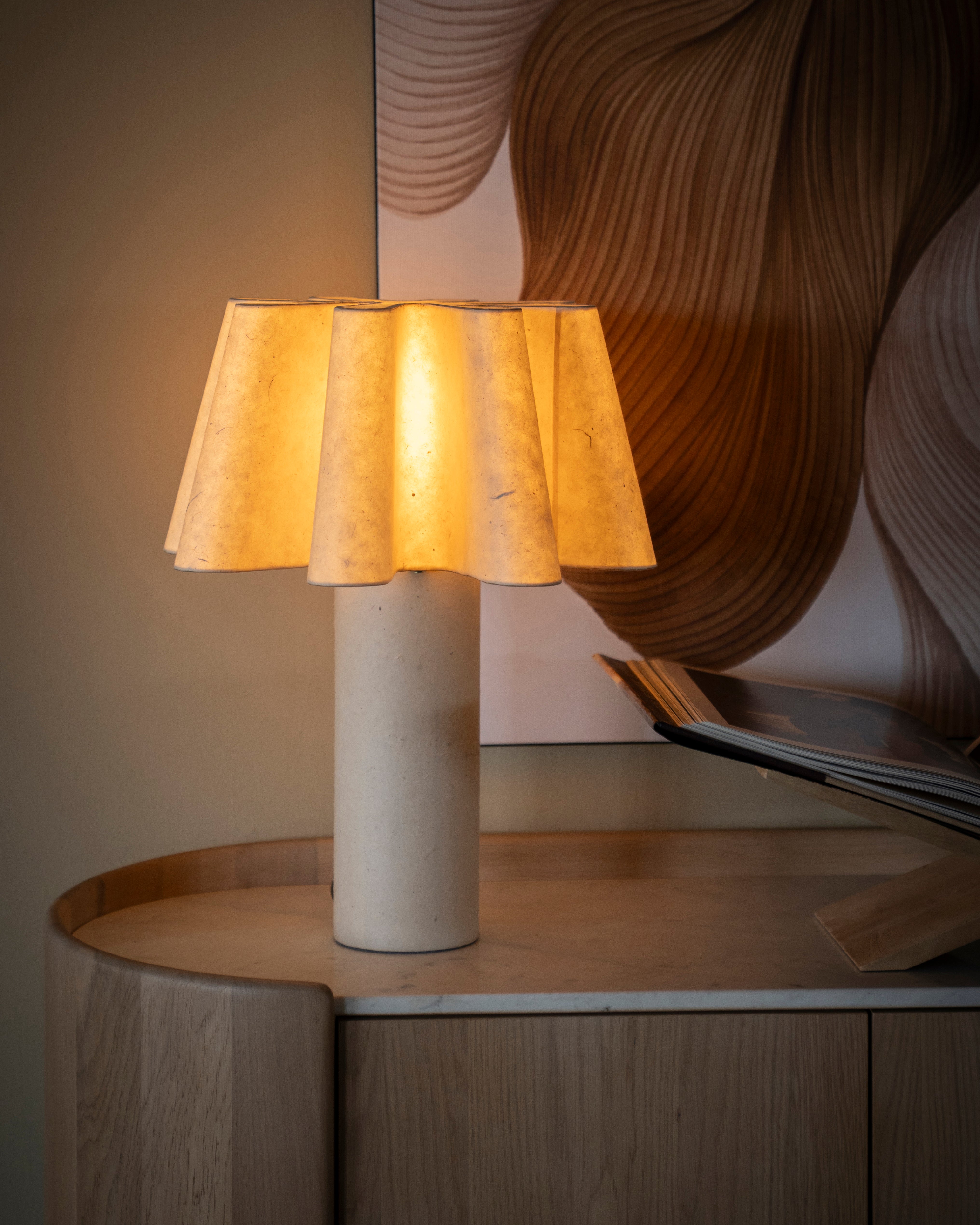 MEANDER beige table lamp