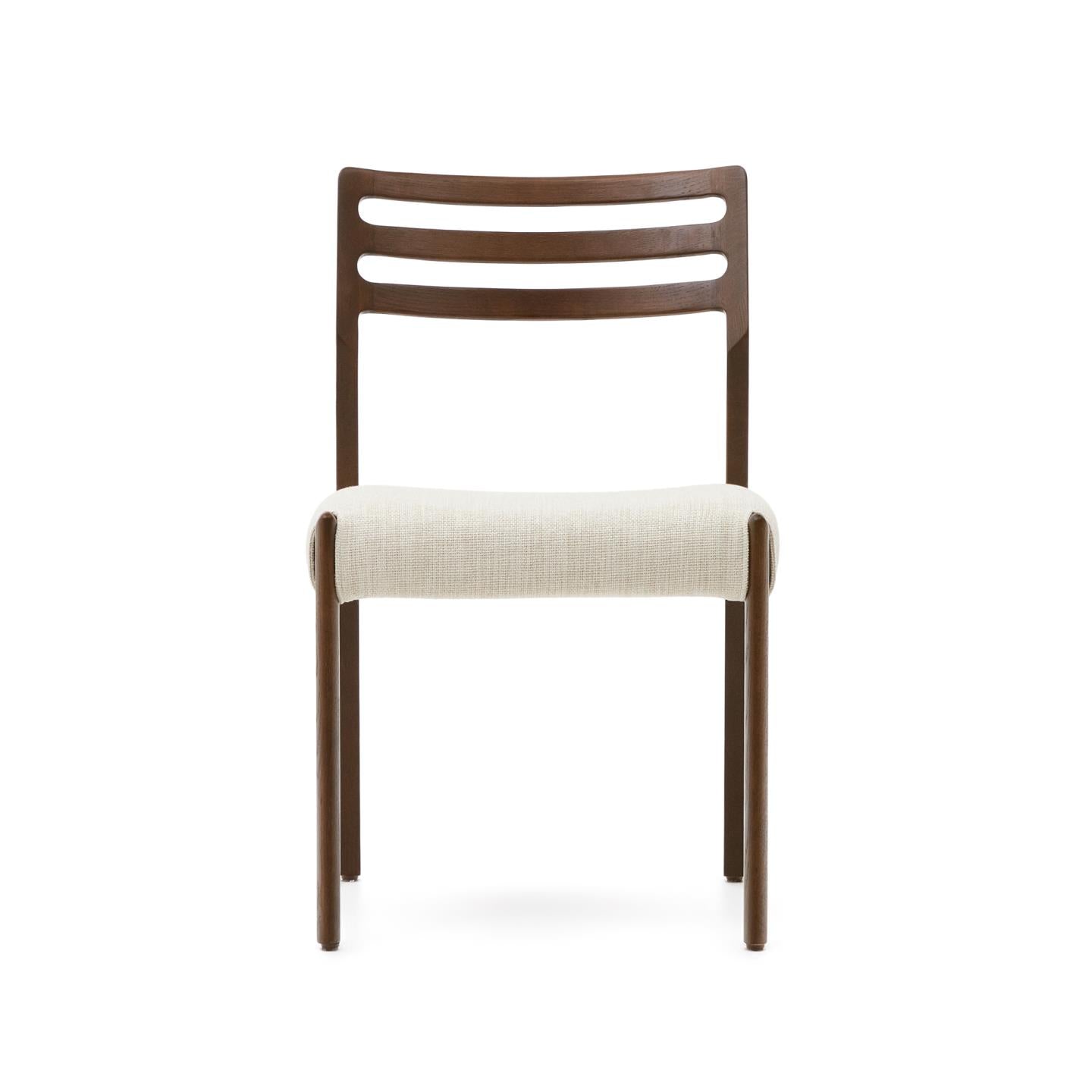 CUDIA chair in beige chenille with a dark oak base