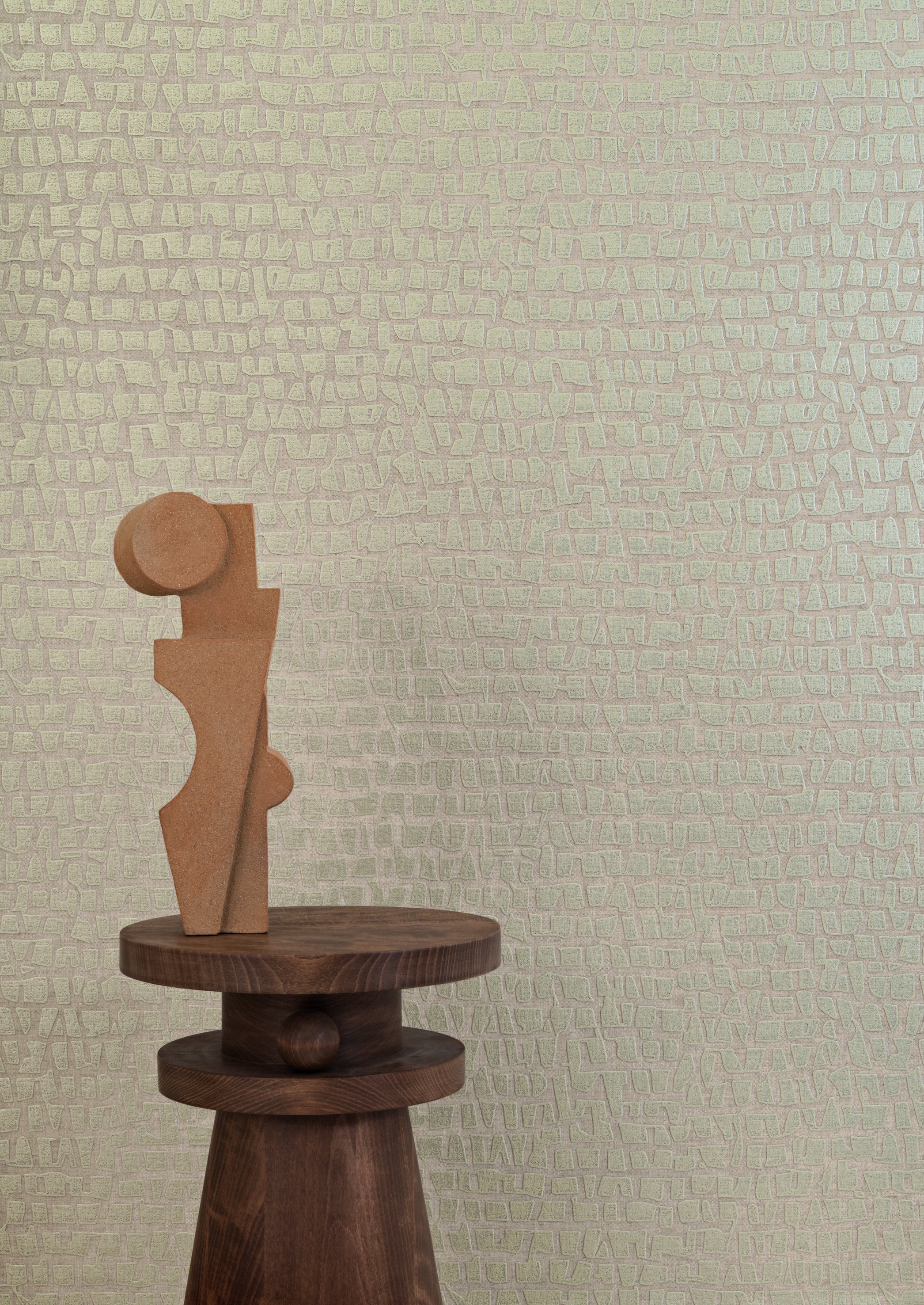 Structural textile wallpaper with abstract pattern SERTI - CRAIE OR sandy with gold