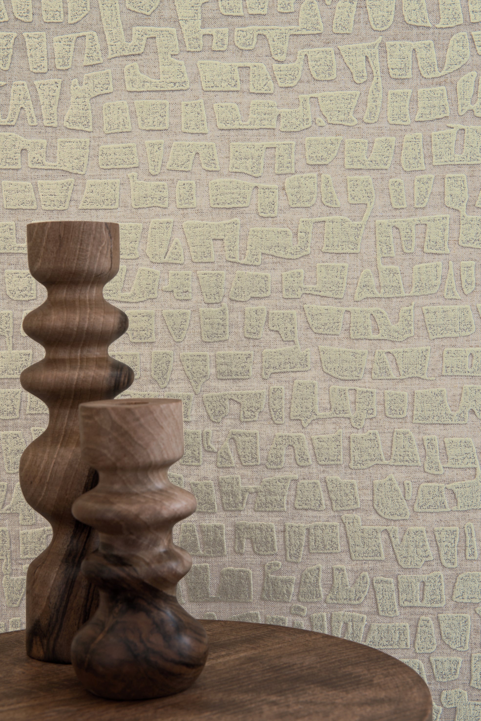 Structural textile wallpaper with abstract pattern SERTI - CRAIE OR sandy with gold