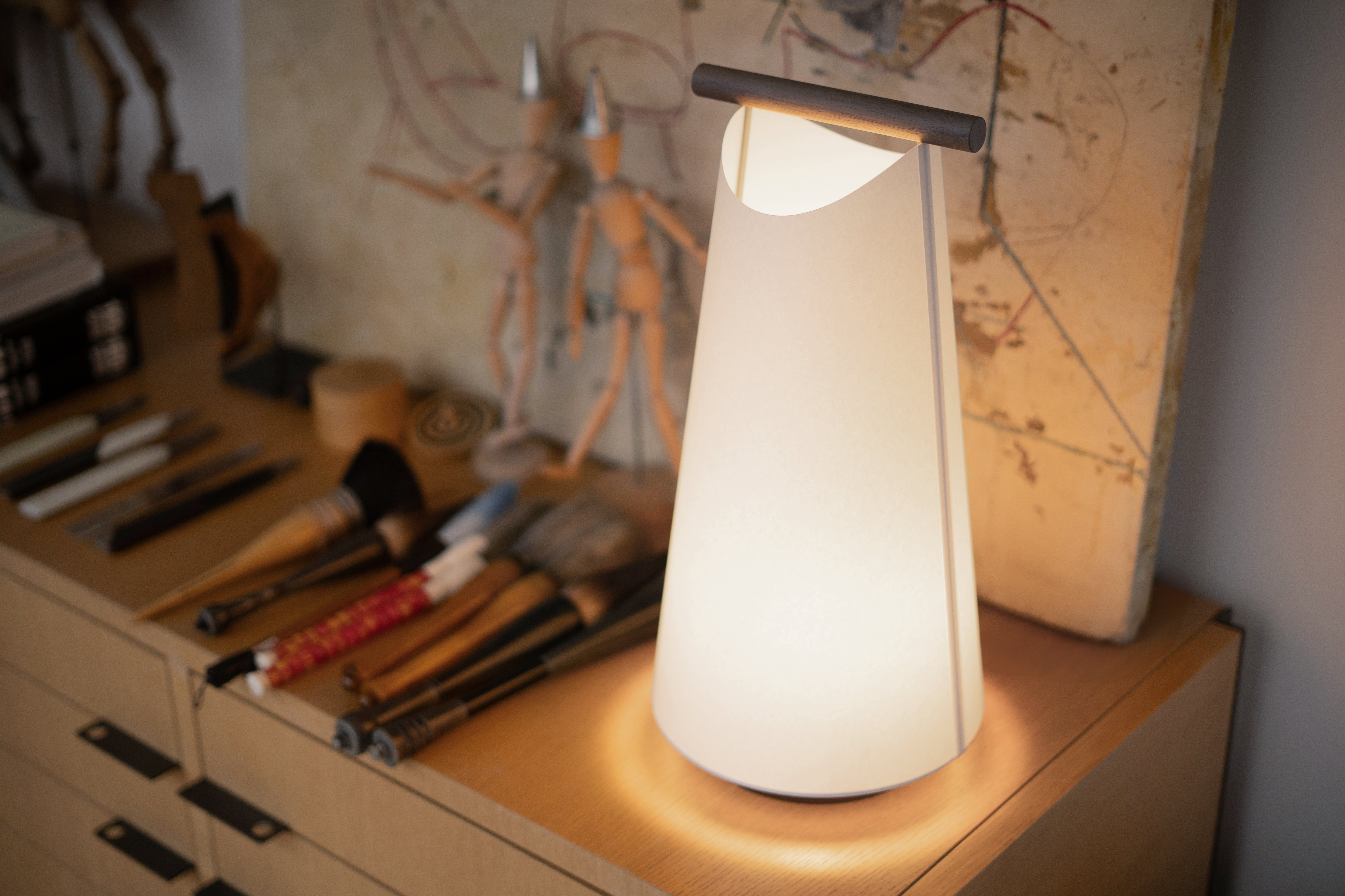 CATAY Table Lamp in White with Walnut Wood