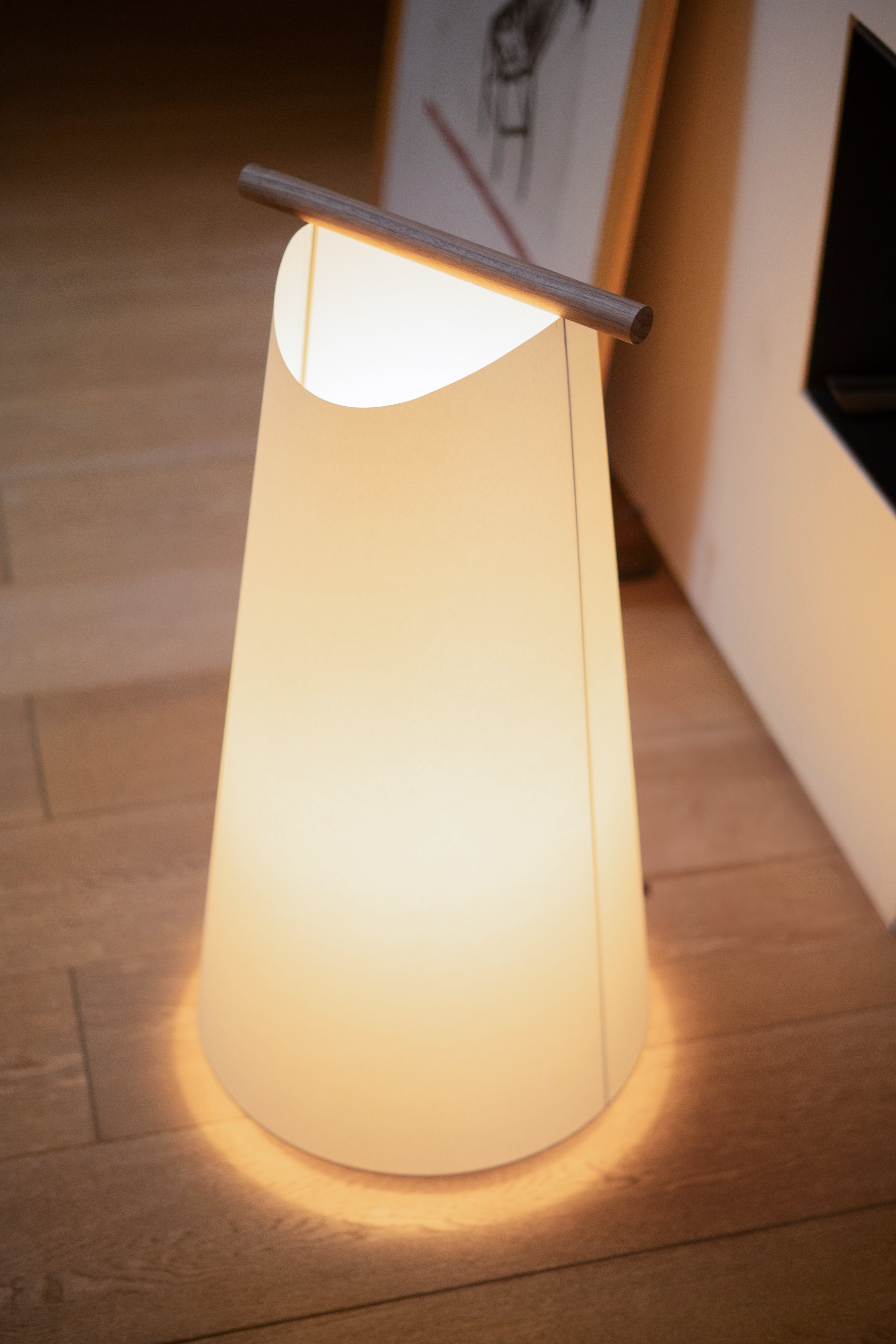 Podlahová lampa CATAY bílá s dubovým dřevem