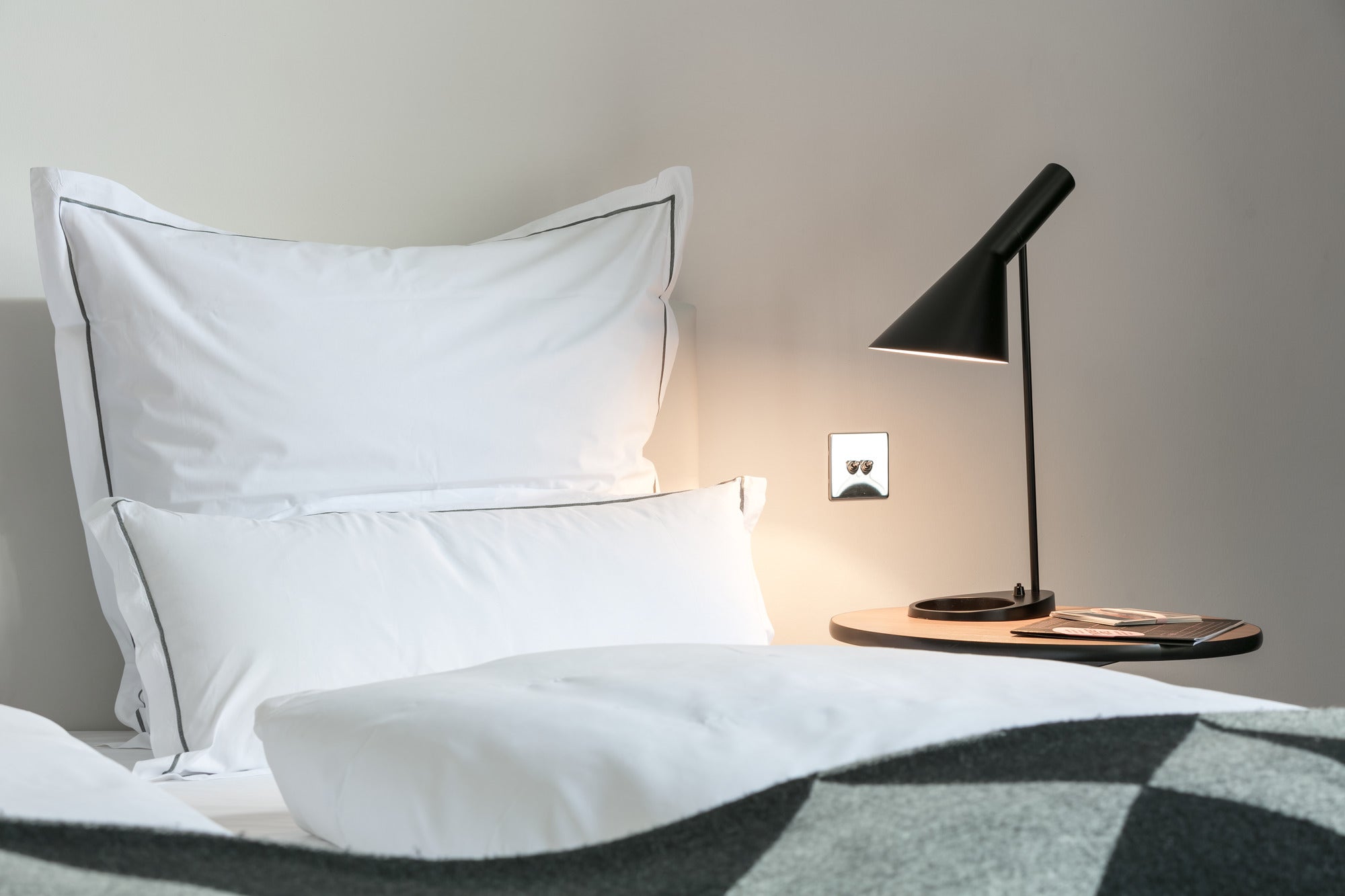 Stolní lampa AJ černá