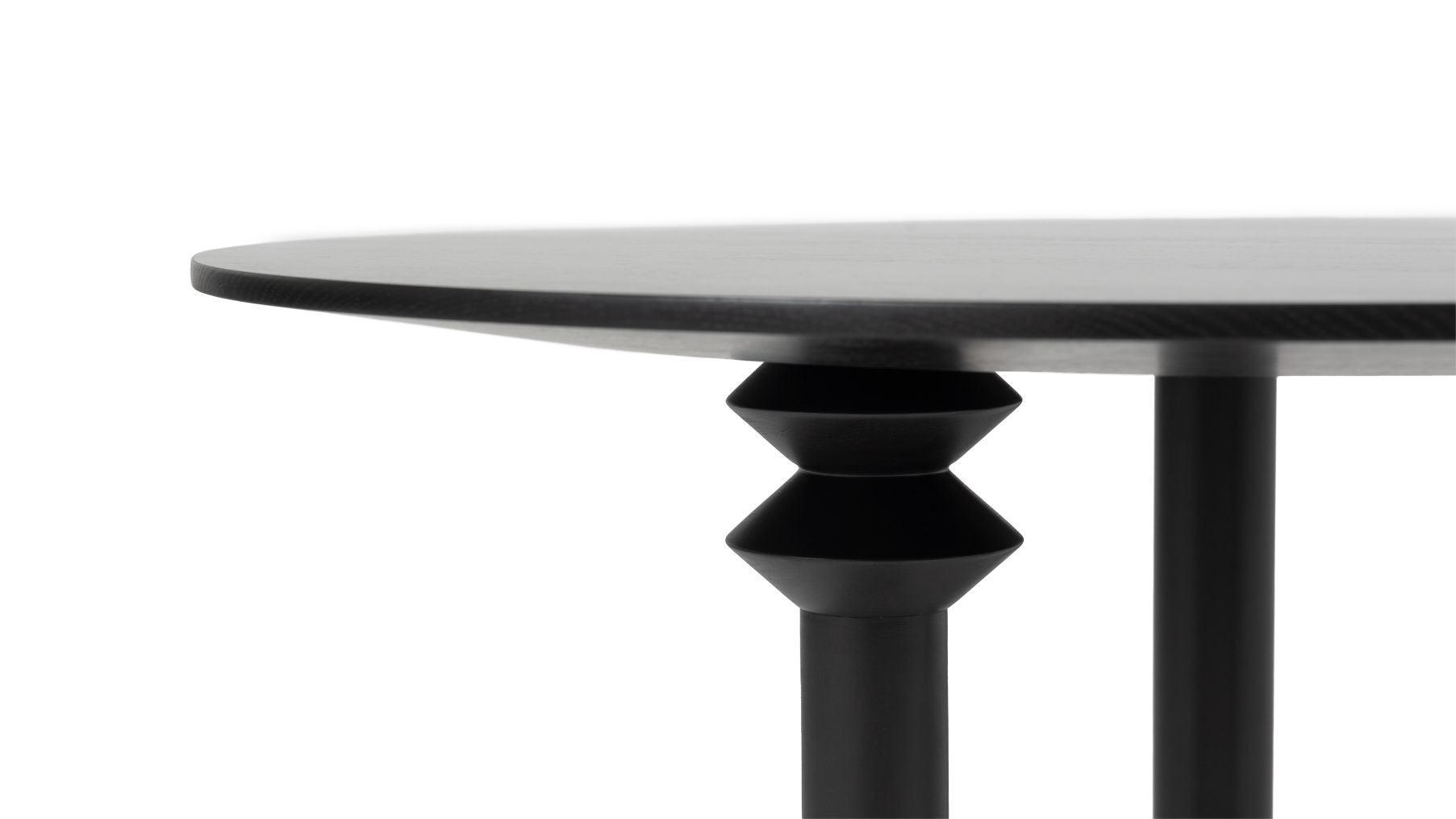 Kulatý stůl CORNER z dubu