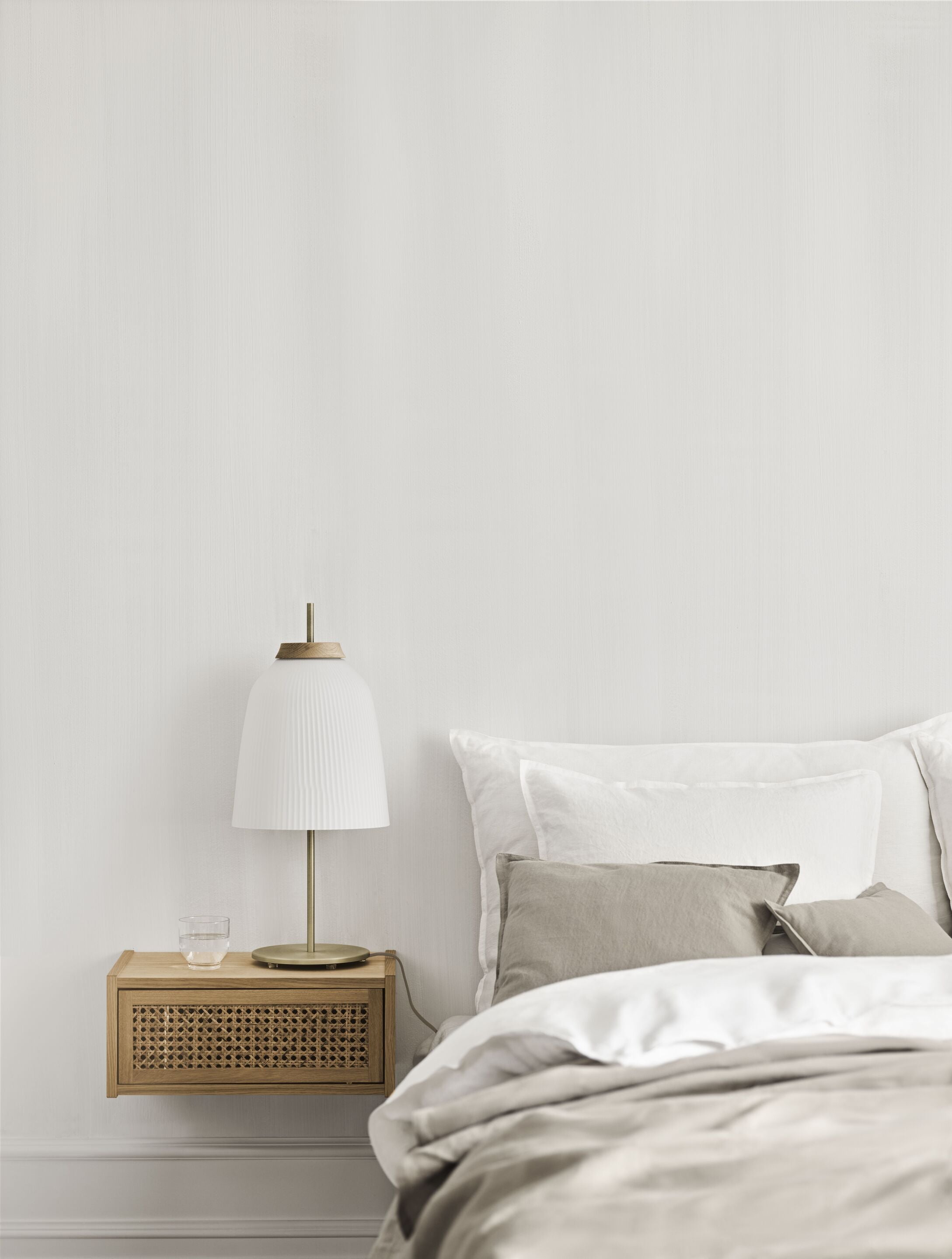 Noční stolek CANA z dubového dřeva