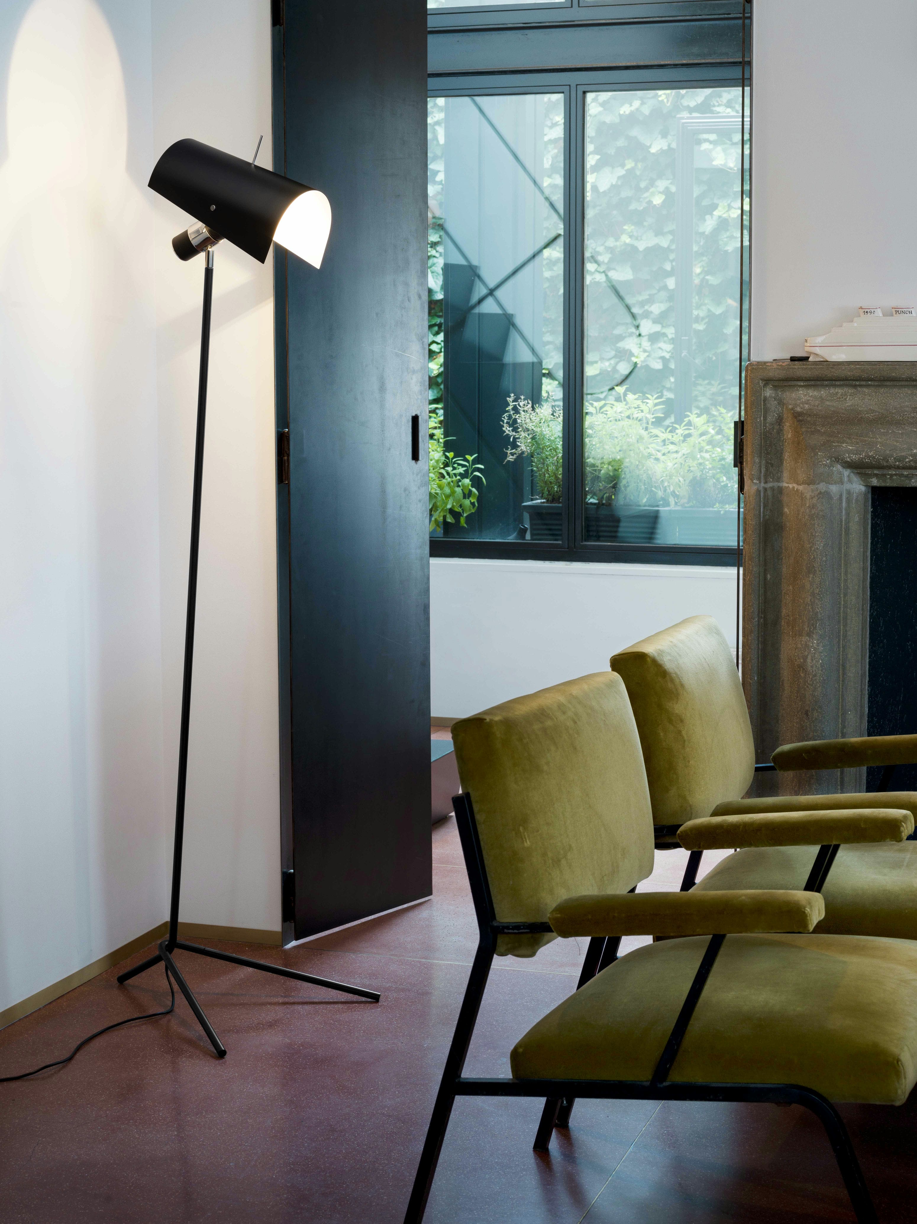 CLARITAS black reading floor lamp