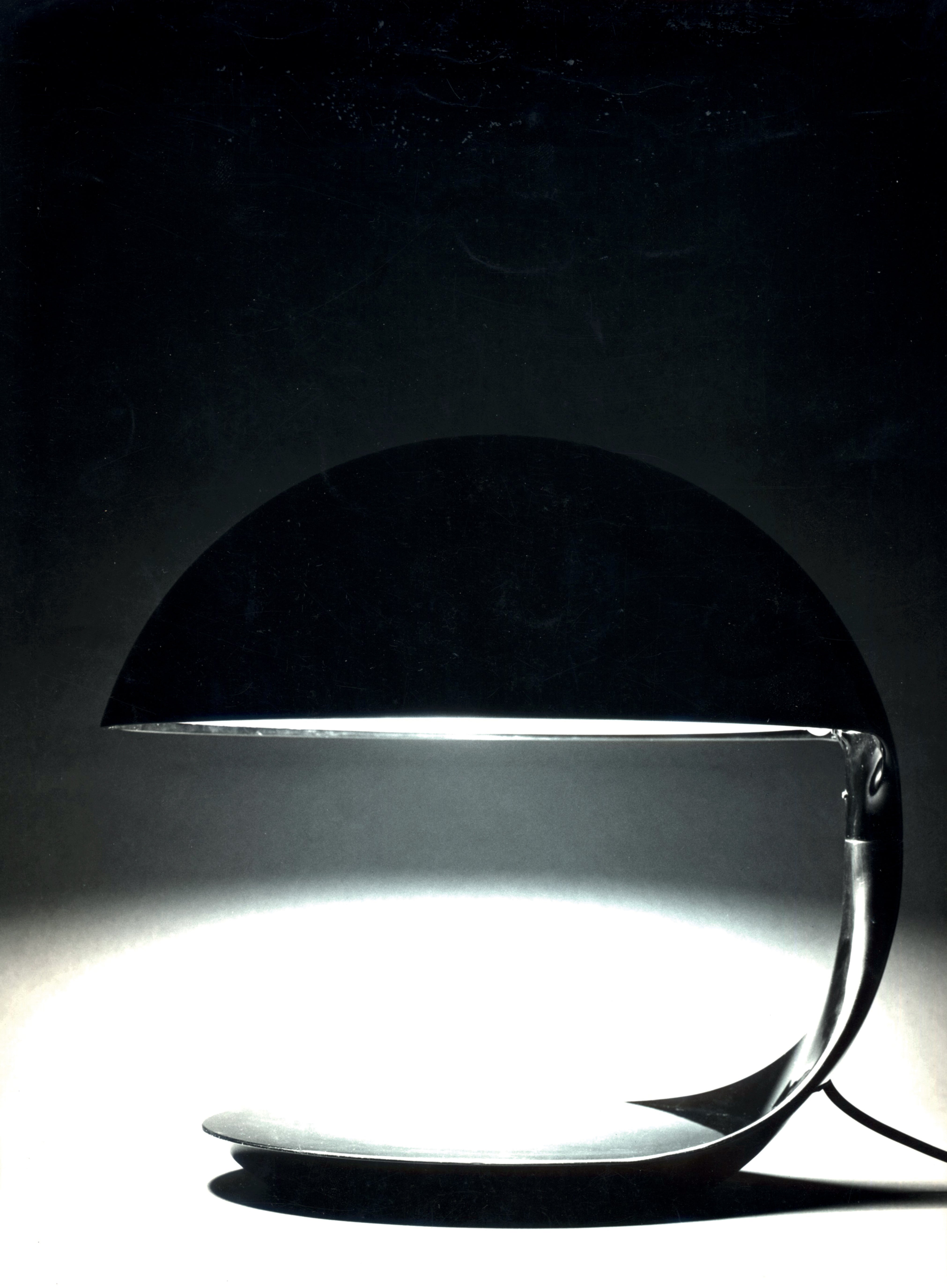 Cobra Table Lamp in Glossy Black