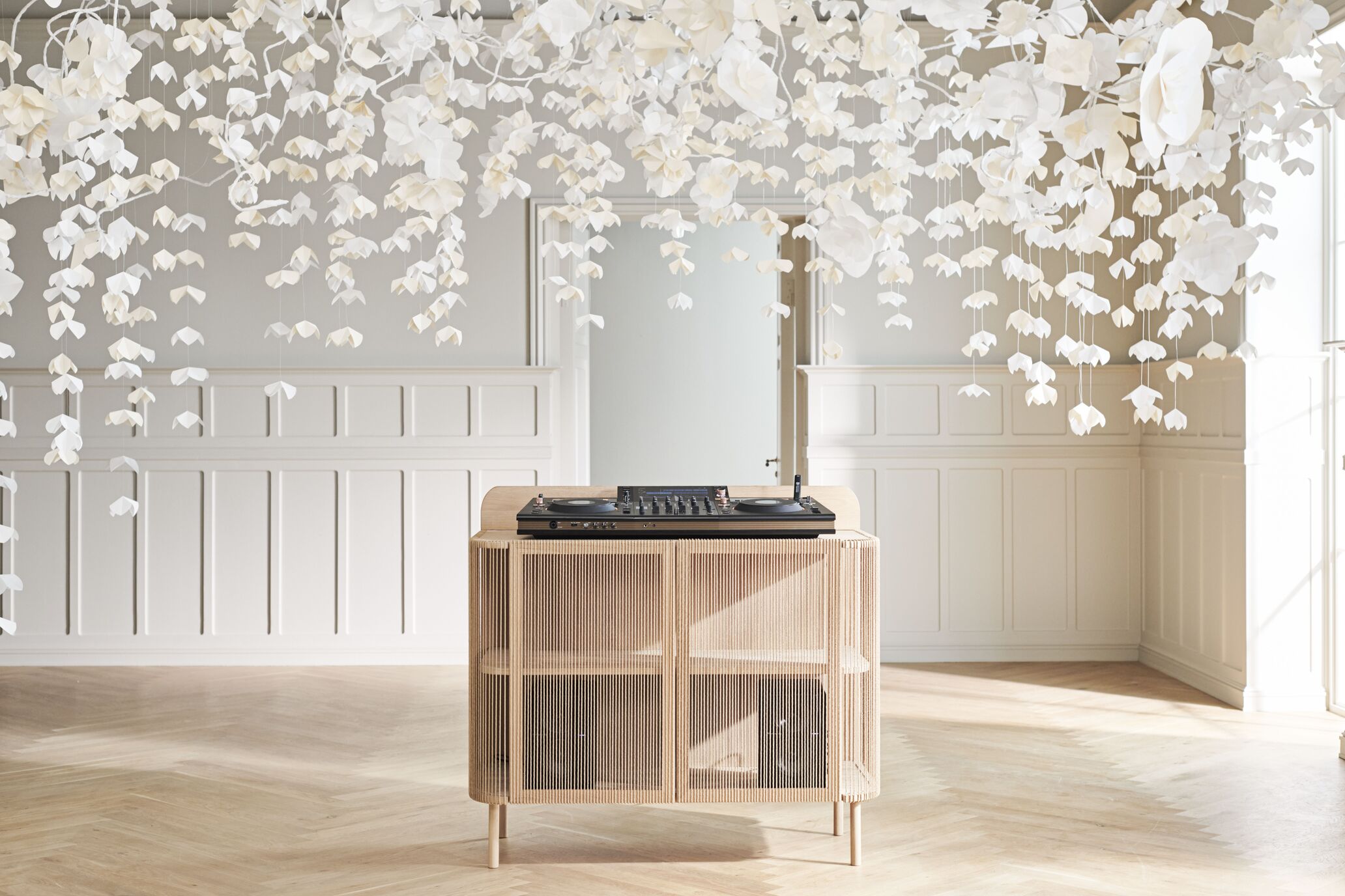 DJ konzole CORD bledě bílá dubová dřeva