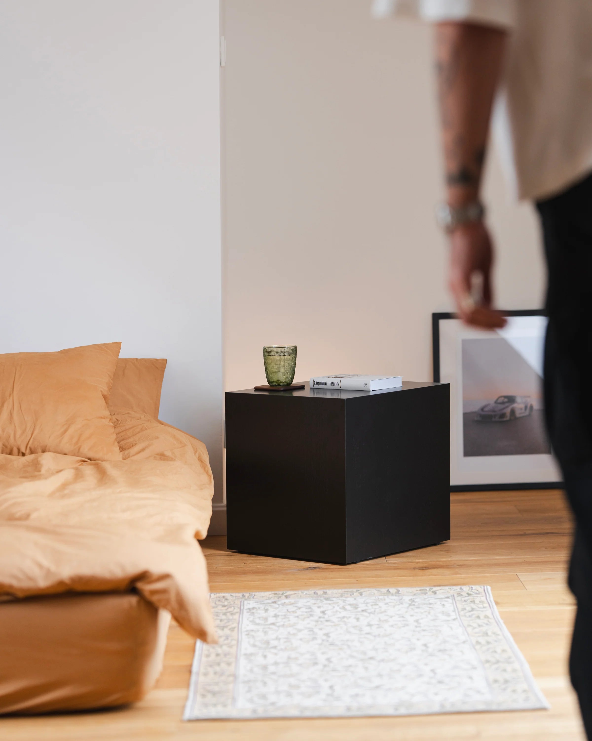 CUBE Auxiliary Table Raven Black