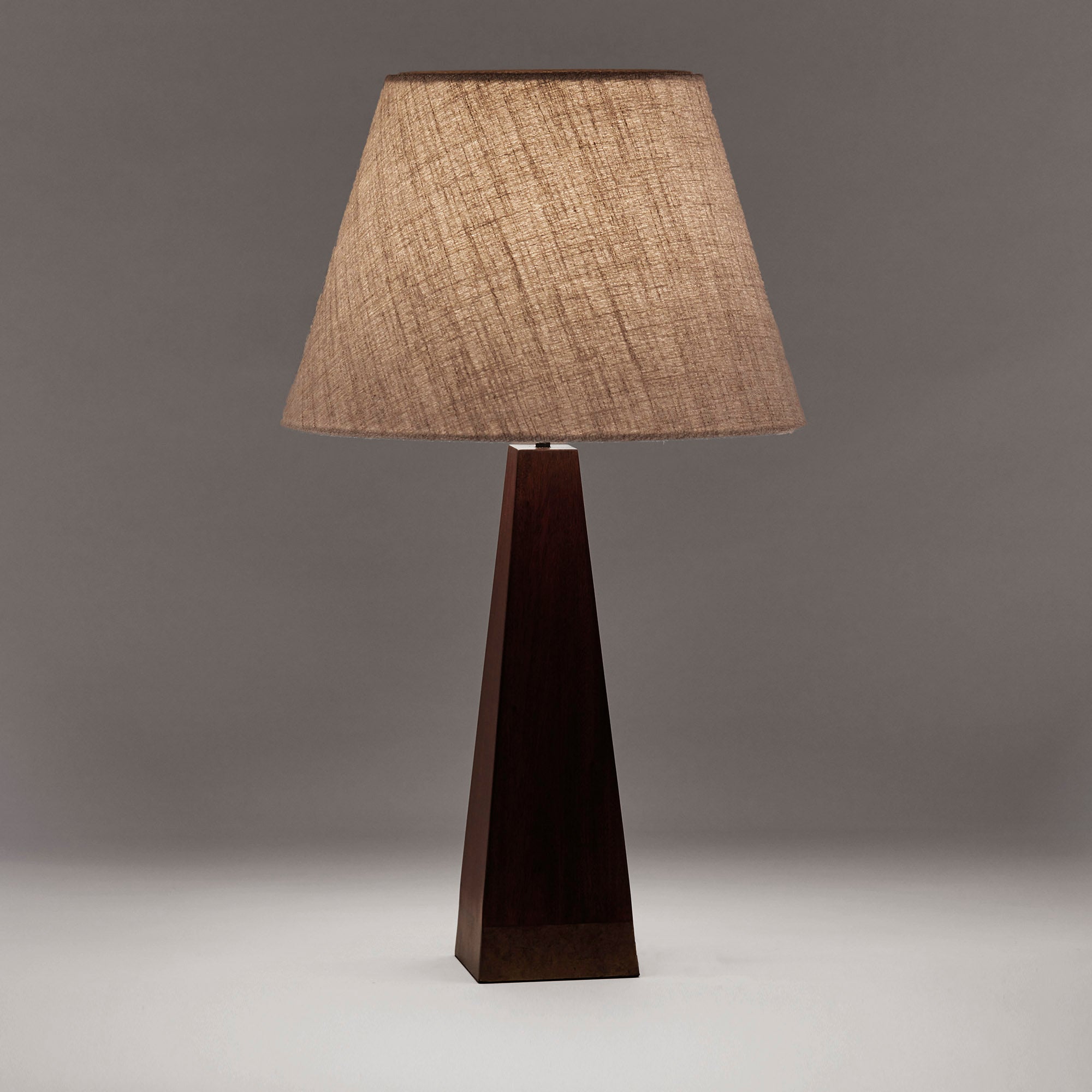 Stolní lampa PYRAMID jasanová dýha