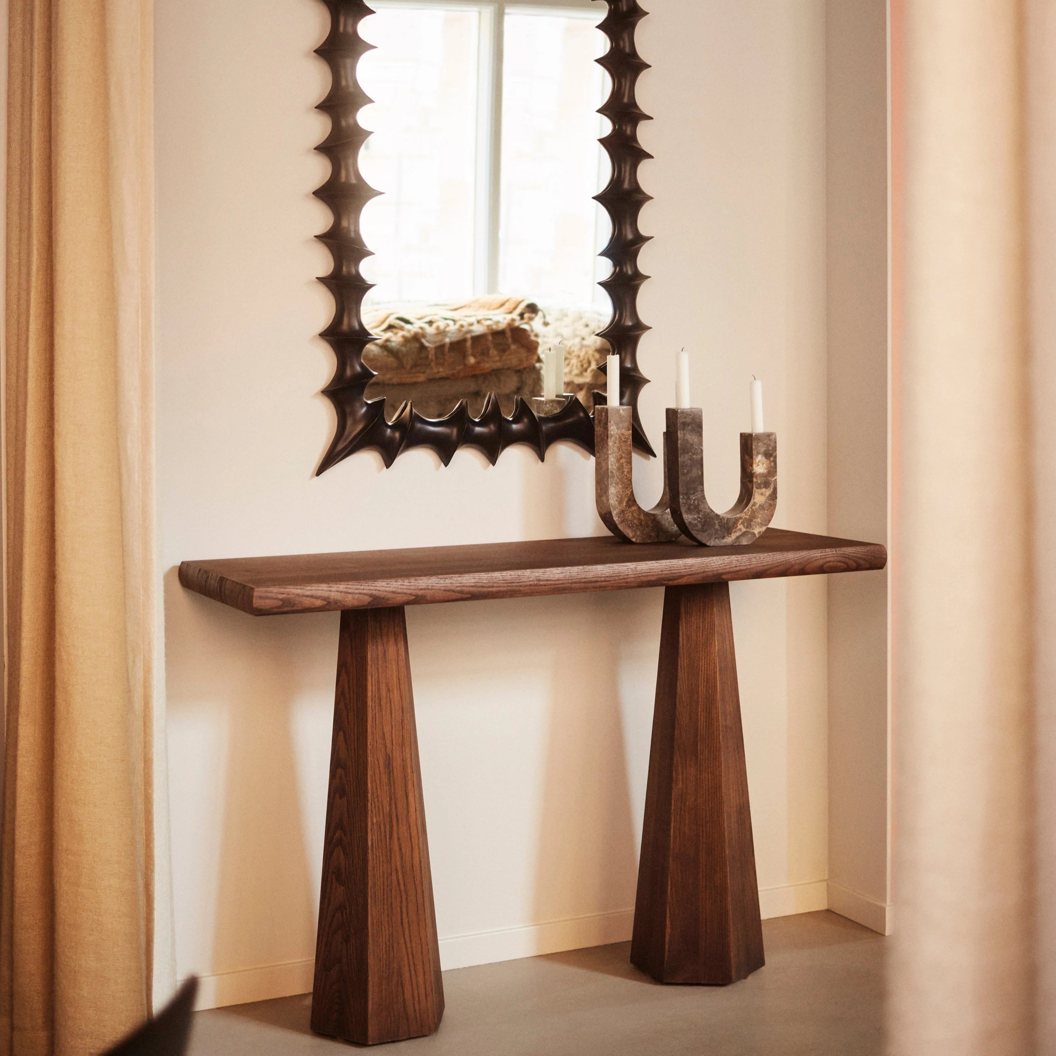 Konzole HEXAGON jasanové dřevo