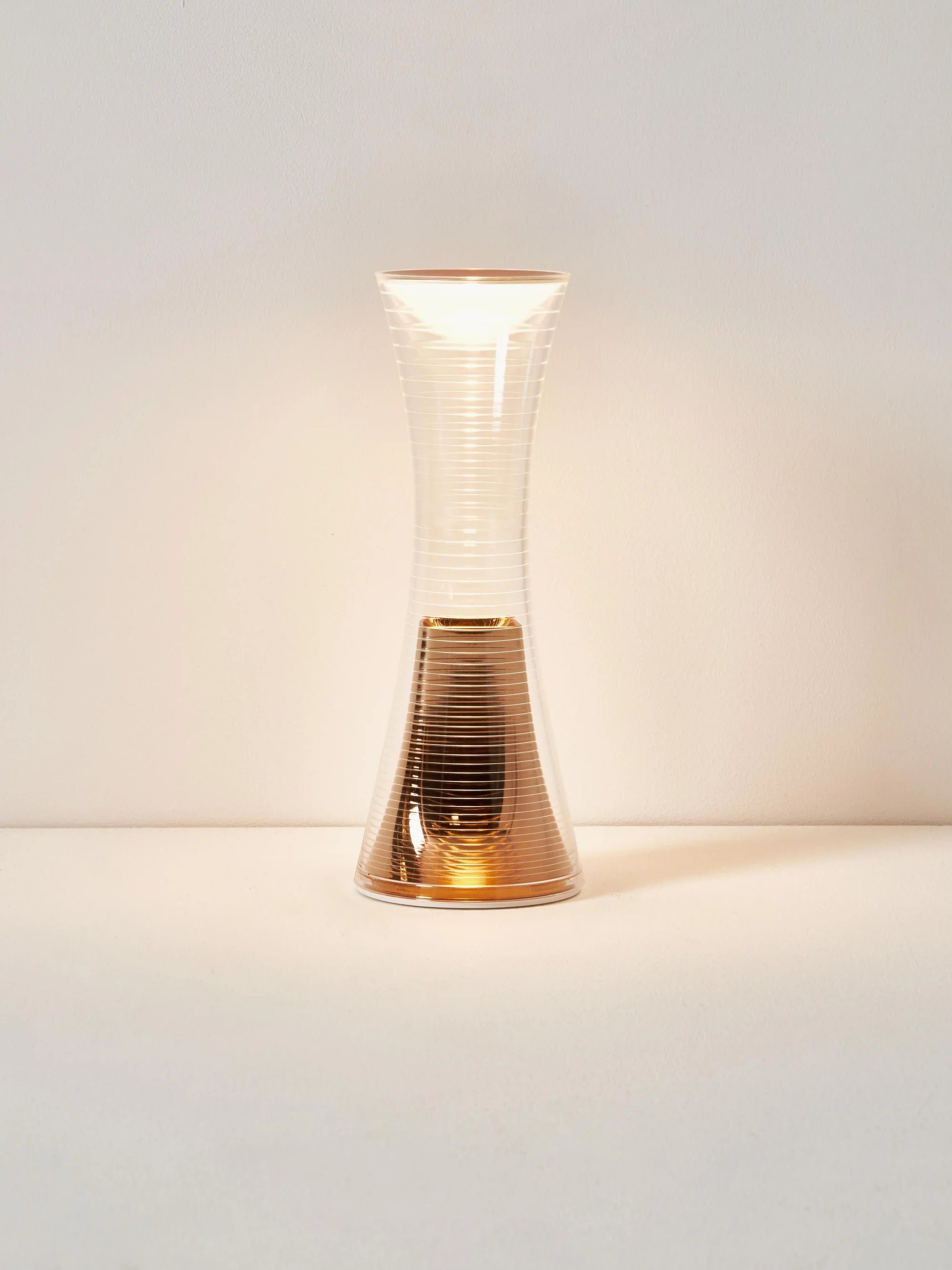 Přenosná lampa COME TOGETHER průhledná s měděným detailem