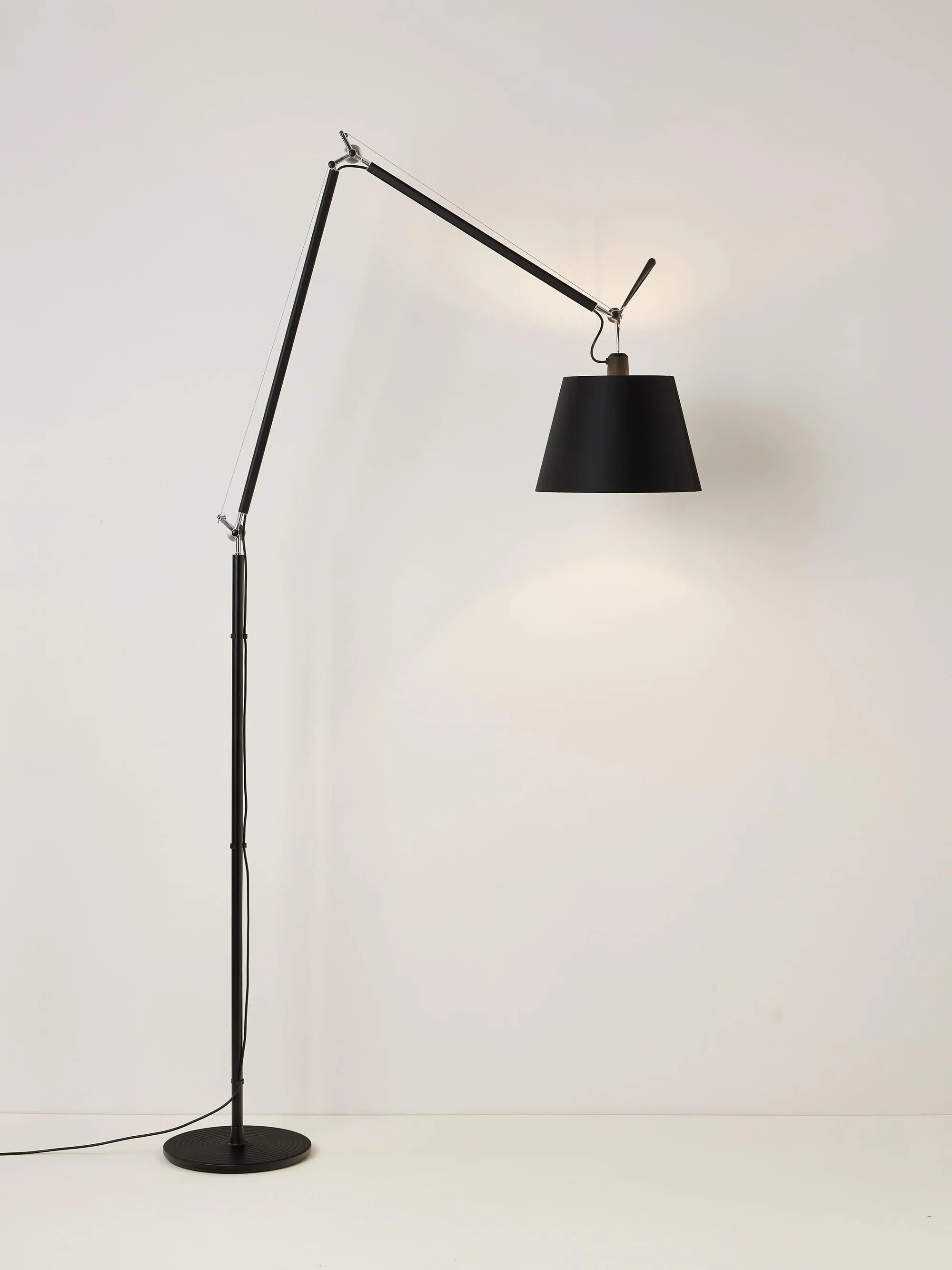 Stojací lampa TOLOMEO MEGA černá