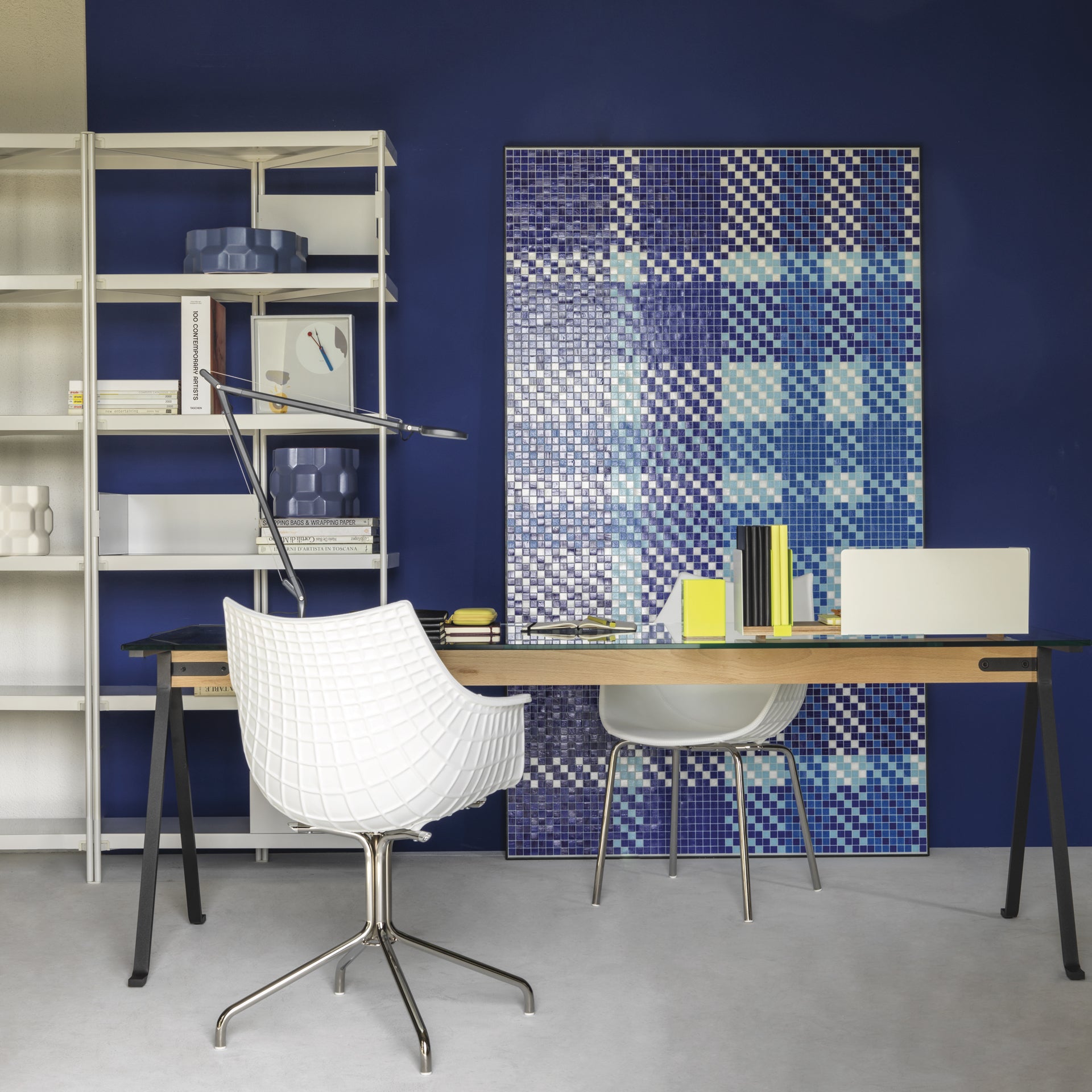 Meridiana white chair with a black base