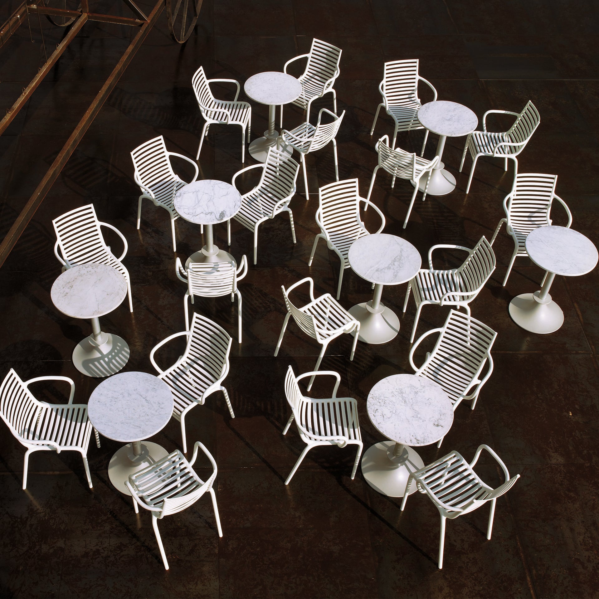 Chair with pip-e armrests blue