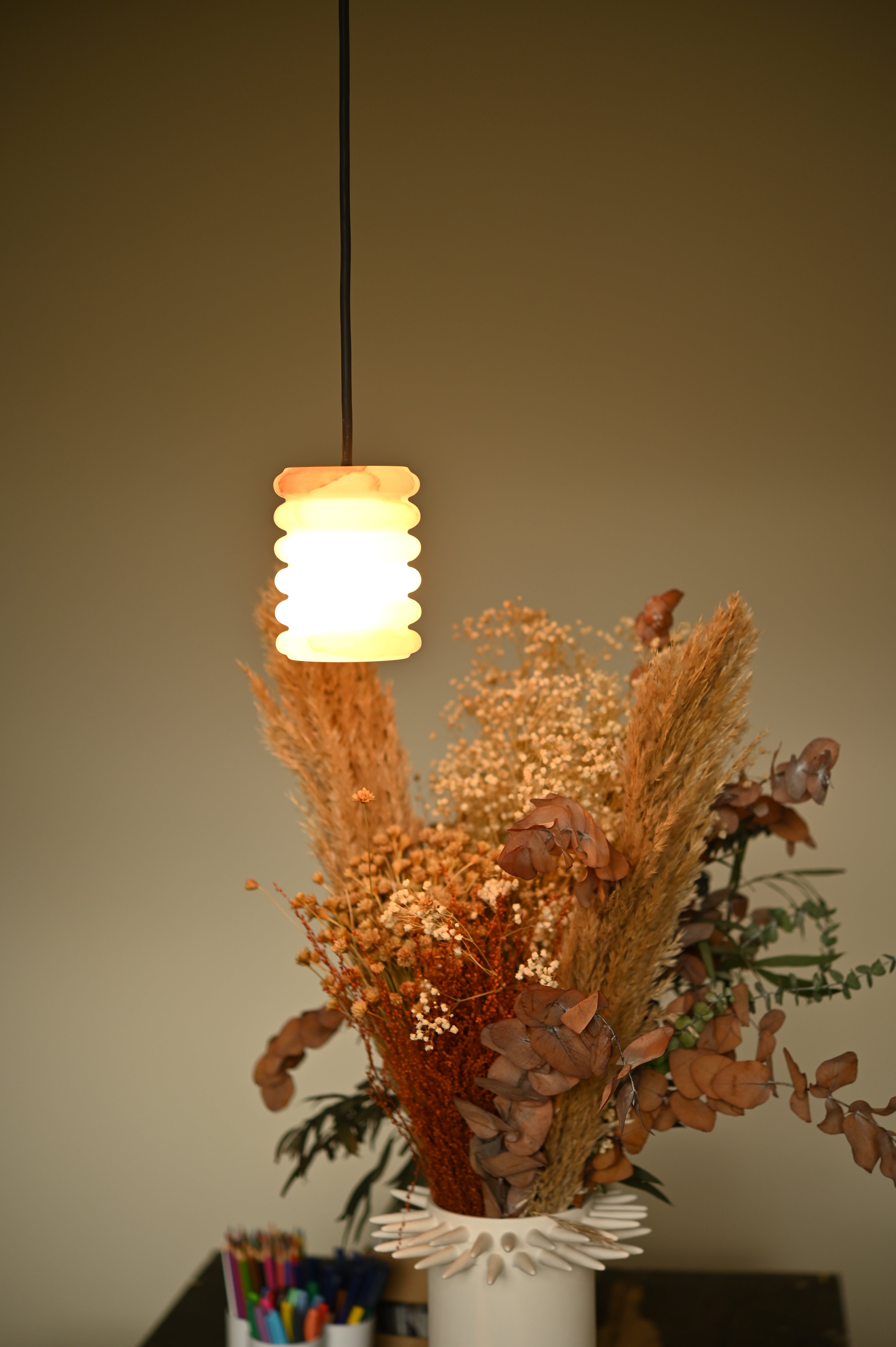 Závěsné svítidlo MANIKO FLUTA bílý alabastr