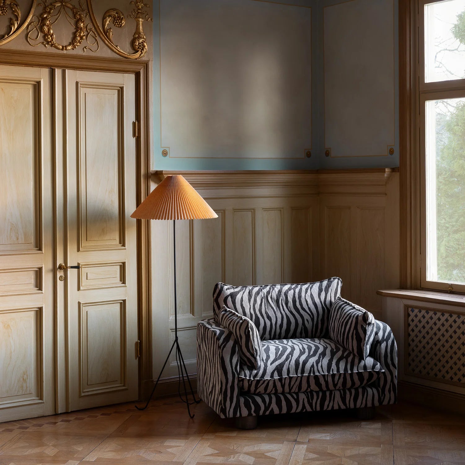 GERALDINE ochre floor lamp with black base